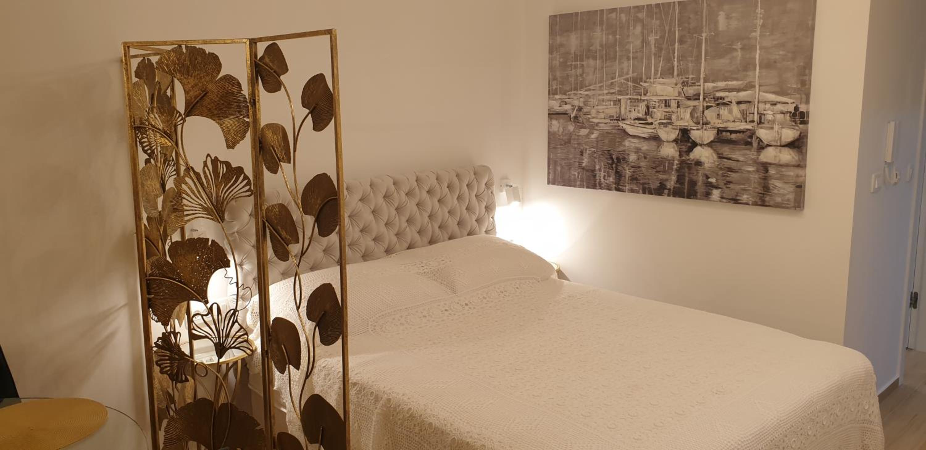 Golden Studio - private parking