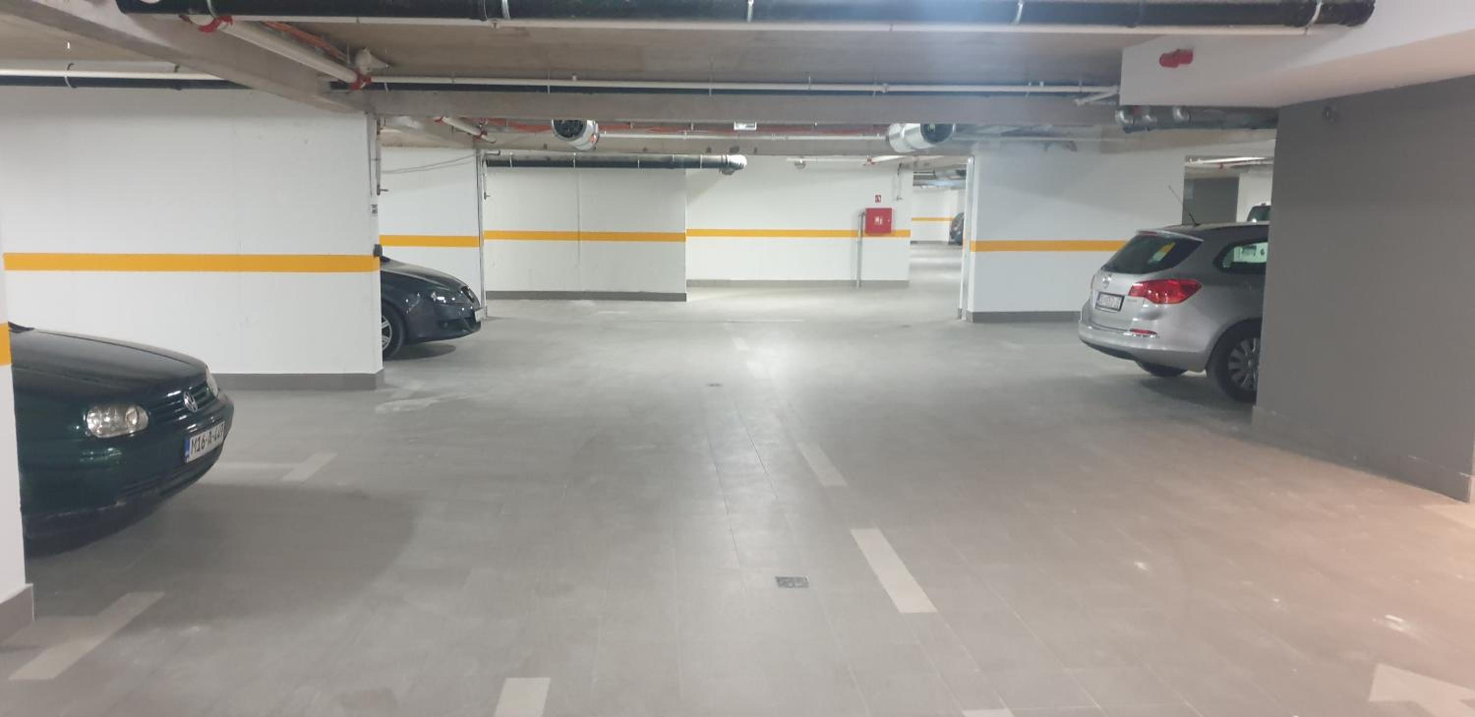 Golden Studio - private parking