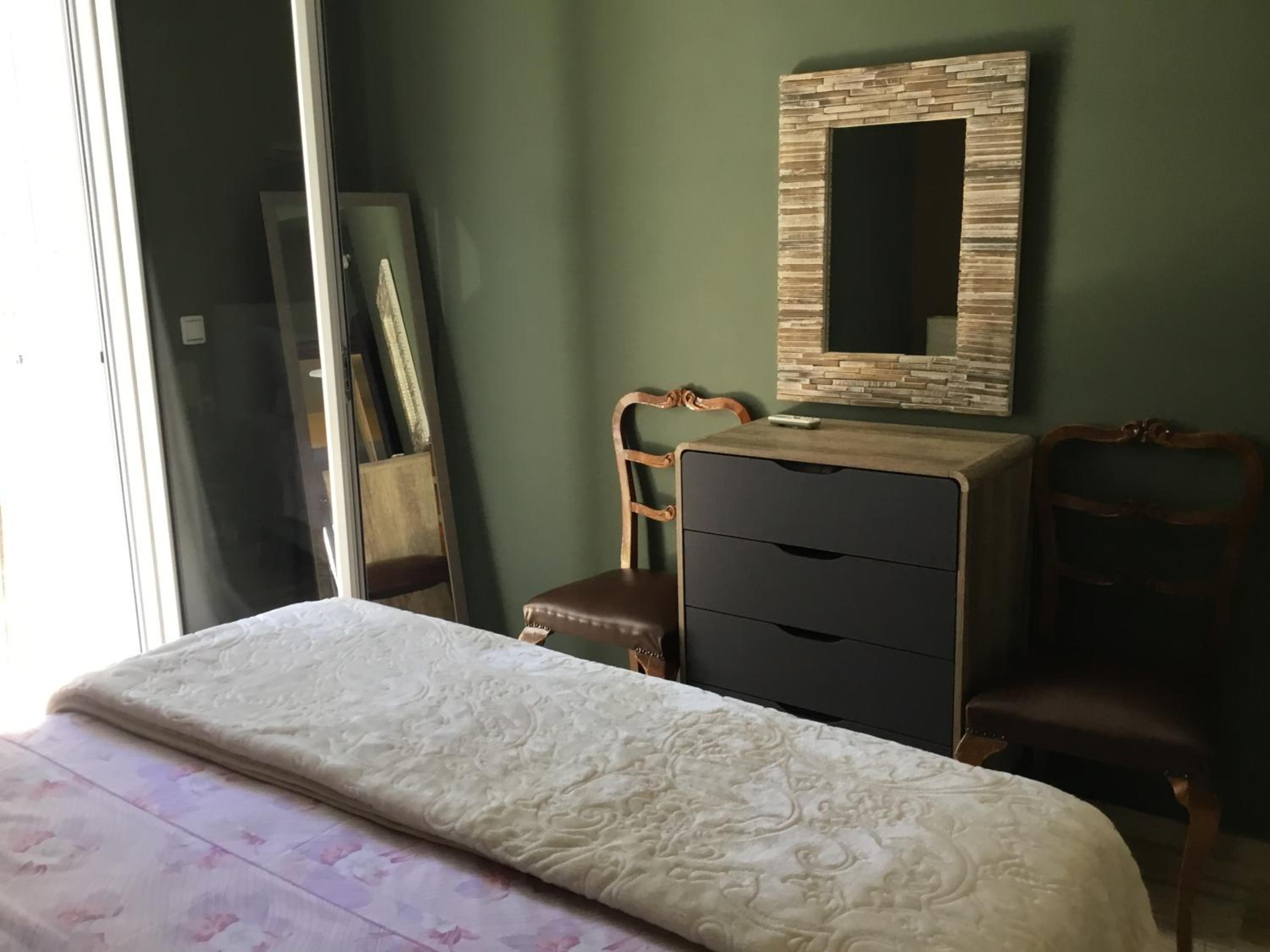 Acropolis Modern Apartments free parking,free pet hosting,Netflix
