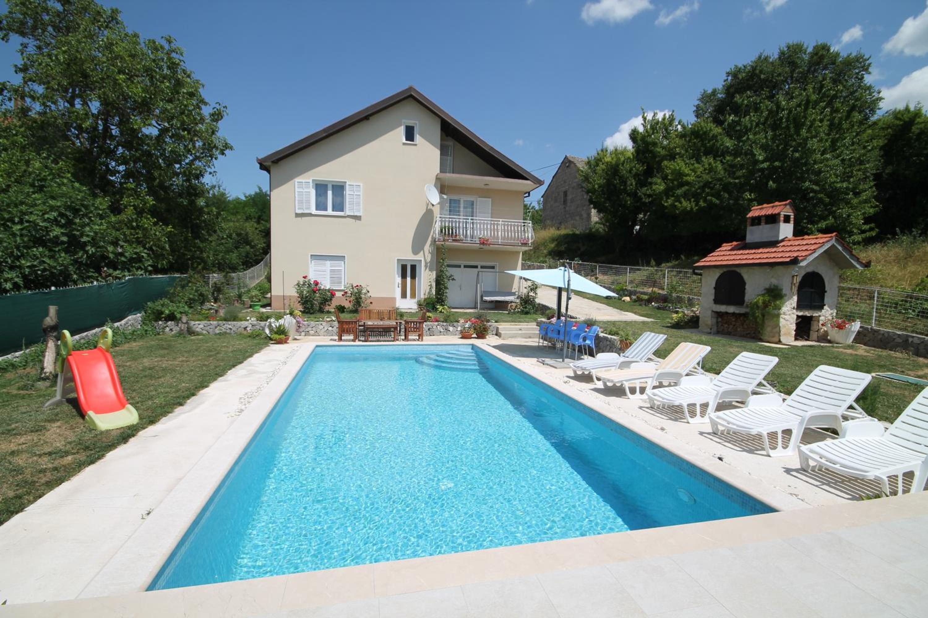 Sunshine Holiday Home view 4
