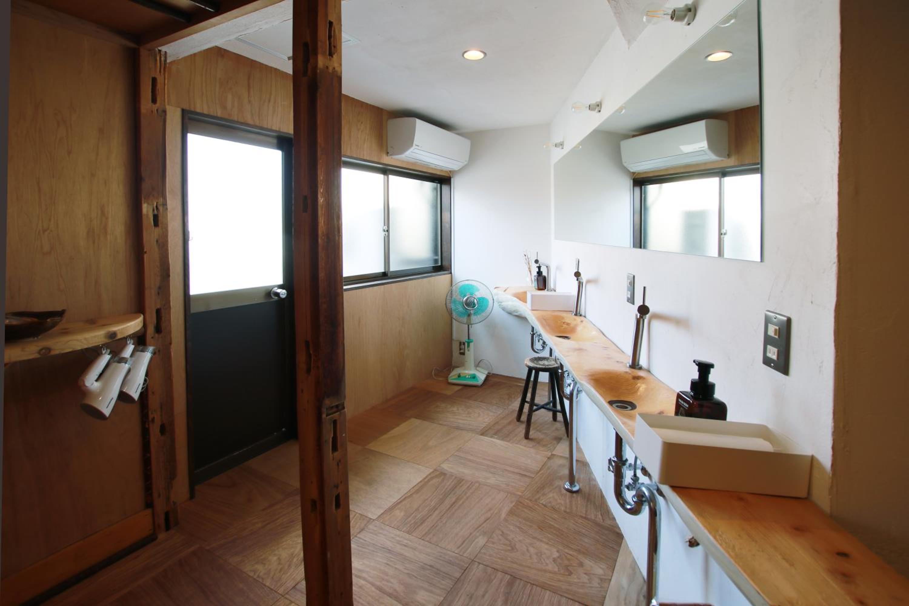 Atelier & Hostel Nagaisa-Ura