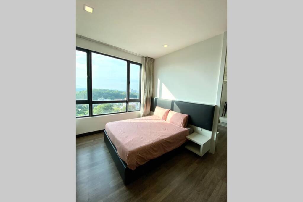 Landmark Residence 2, High Floor with Nice View, Free Parking, TVbox. view 2