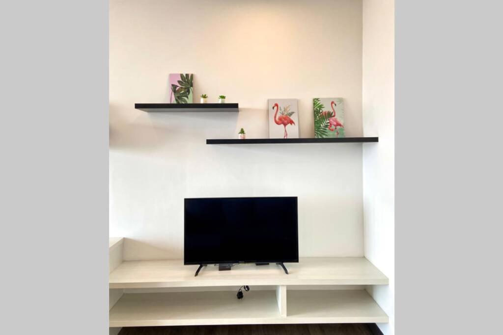 Landmark Residence 2, High Floor with Nice View, Free Parking, TVbox. view 3