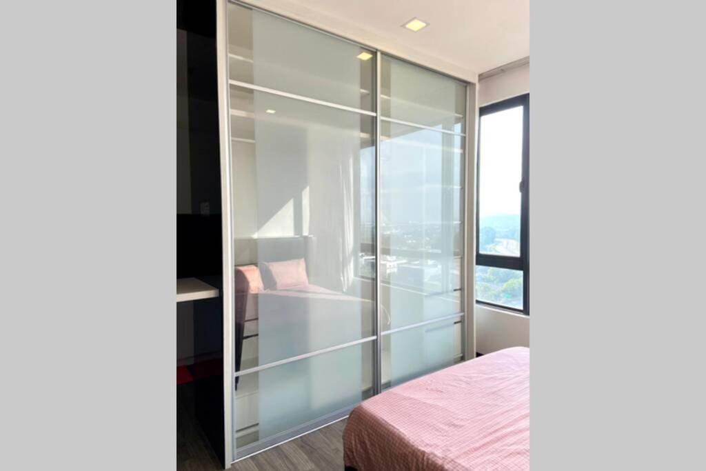 Landmark Residence 2, High Floor with Nice View, Free Parking, TVbox. view 5