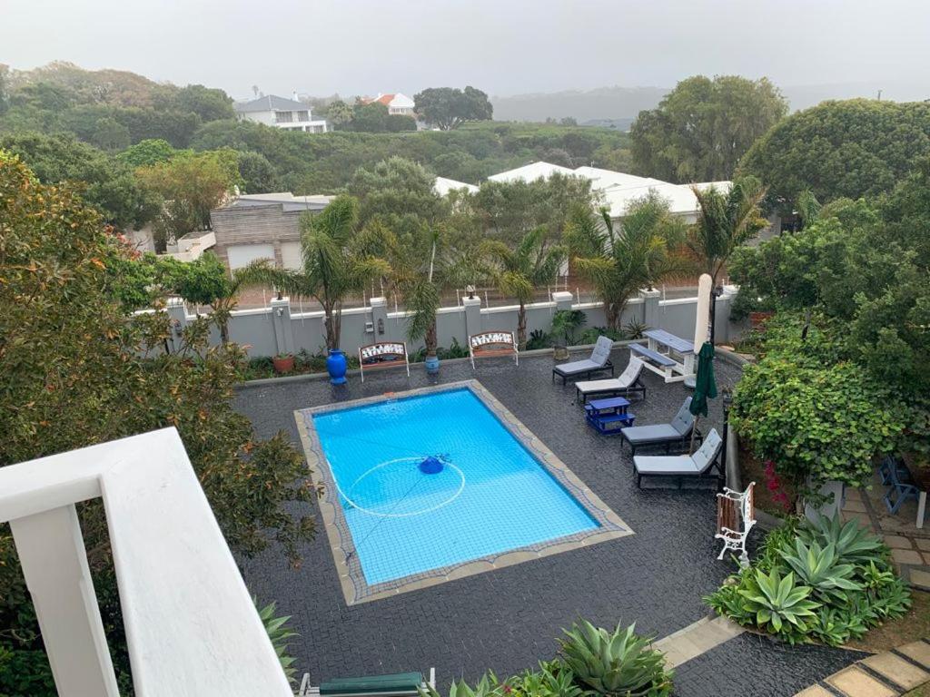 The Joneses view 4