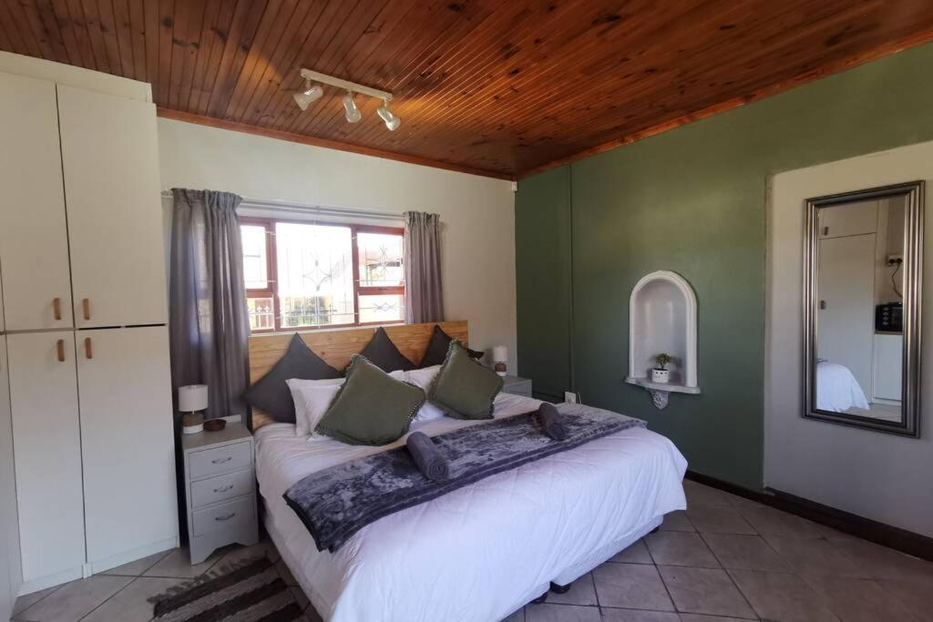Guest room at Cozy, peaceful garden cottage, Cape Town
