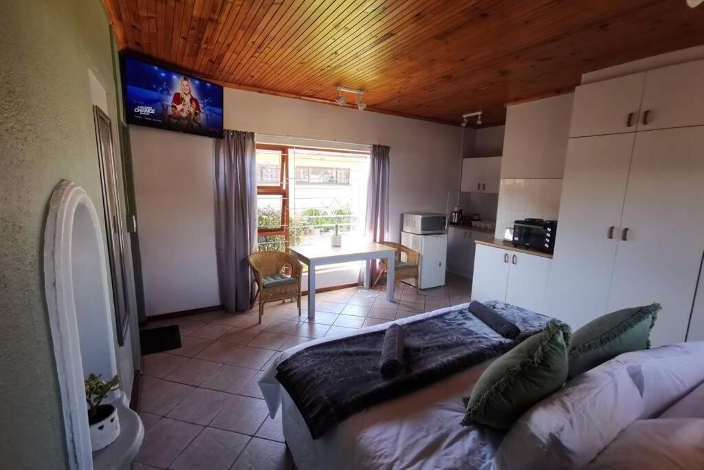 Guest room at Cozy, peaceful garden cottage, Cape Town