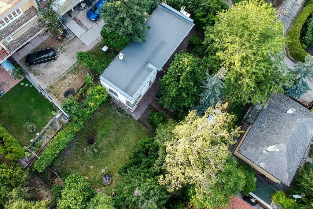 Quiet, spacious house near the center (5 min) view 2