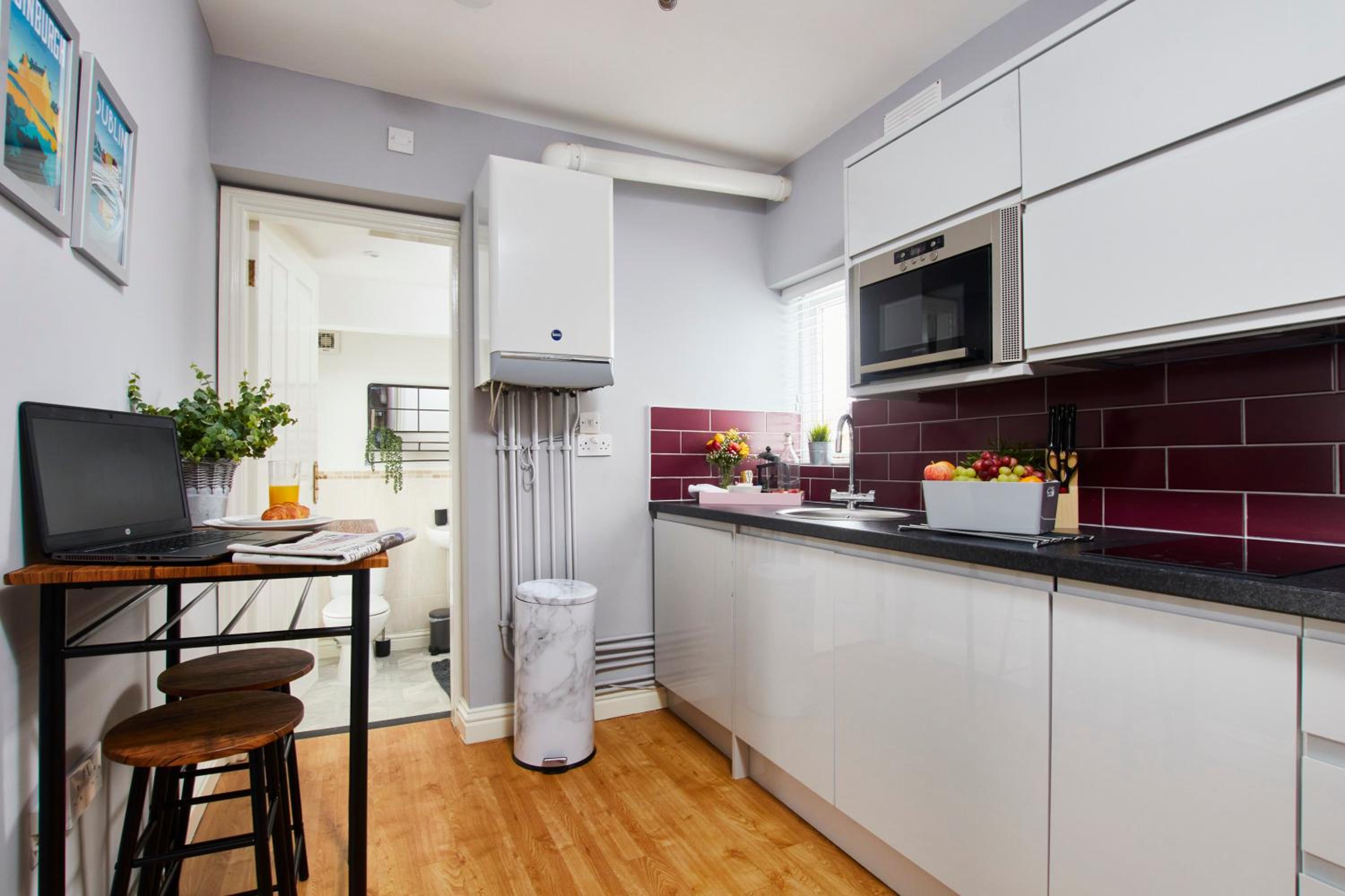 Delven House, Apartment 5 - Self Check-in, Self-Catering Serviced Apartment for East Midlands Airport view 5