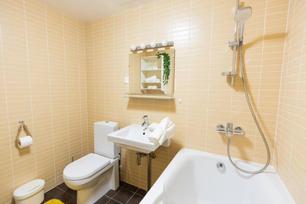 Lovely studio 5 min walk from Old Town and seaside view 2