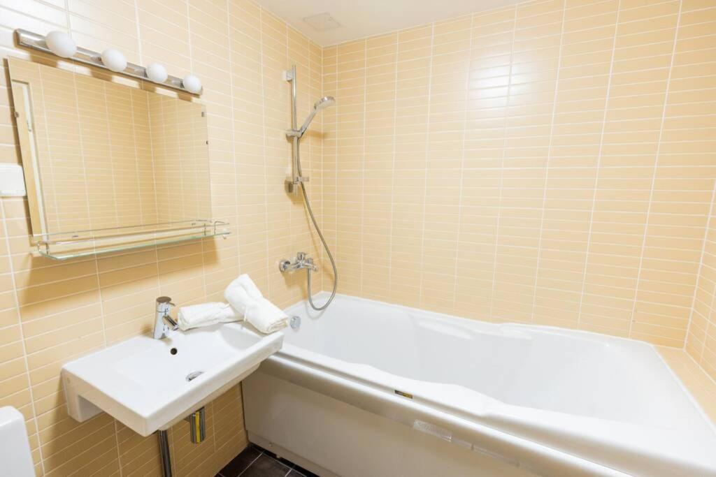 Lovely studio 5 min walk from Old Town and seaside view 3