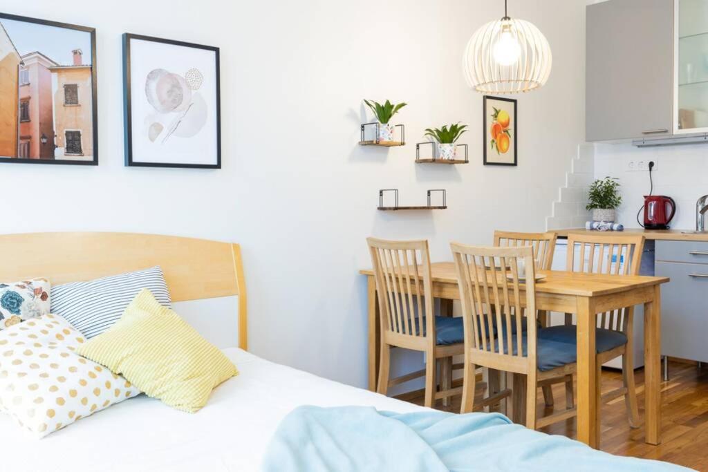 Lovely studio 5 min walk from Old Town and seaside view 4
