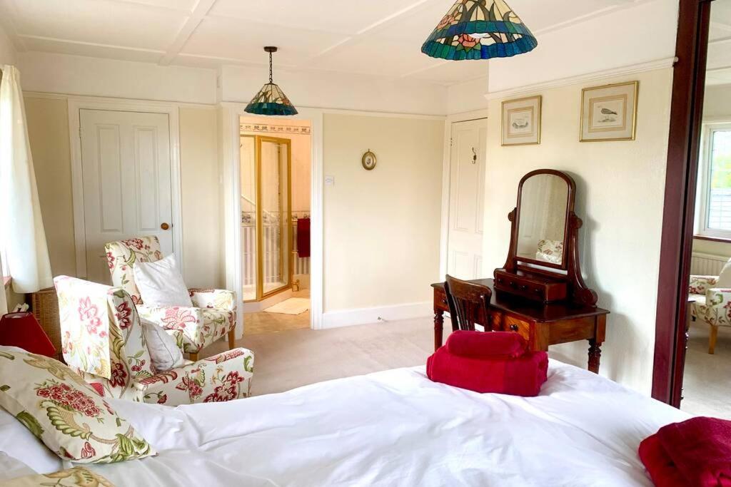 Yelverton Vacations - Hectors House comfortable 4 bed house in mature gardens - Property Image 44