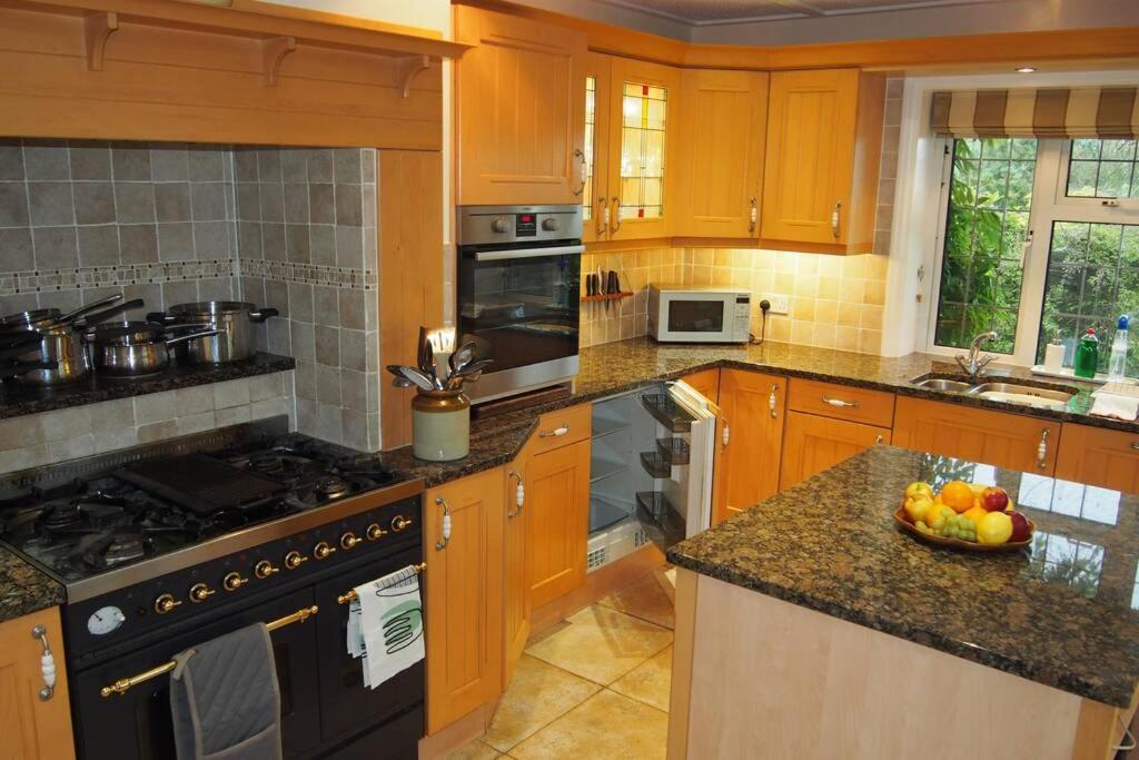 Yelverton Vacations - Hectors House comfortable 4 bed house in mature gardens - Property Image 4