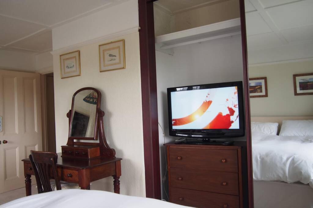 Yelverton Vacations - Hectors House comfortable 4 bed house in mature gardens - Property Image 11