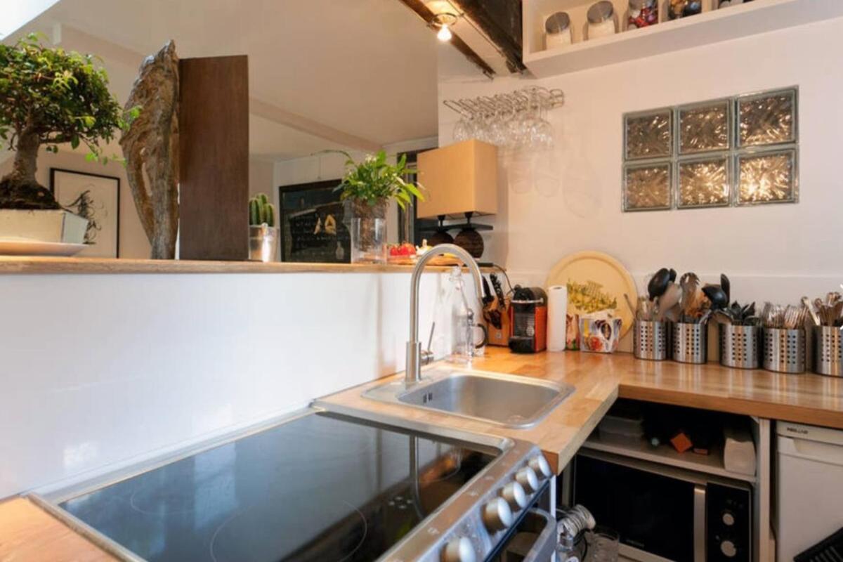 Beautiful 1 Bedroom Home In Paris