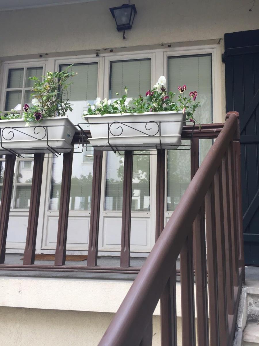 Beautiful 1 Bedroom Home In Paris