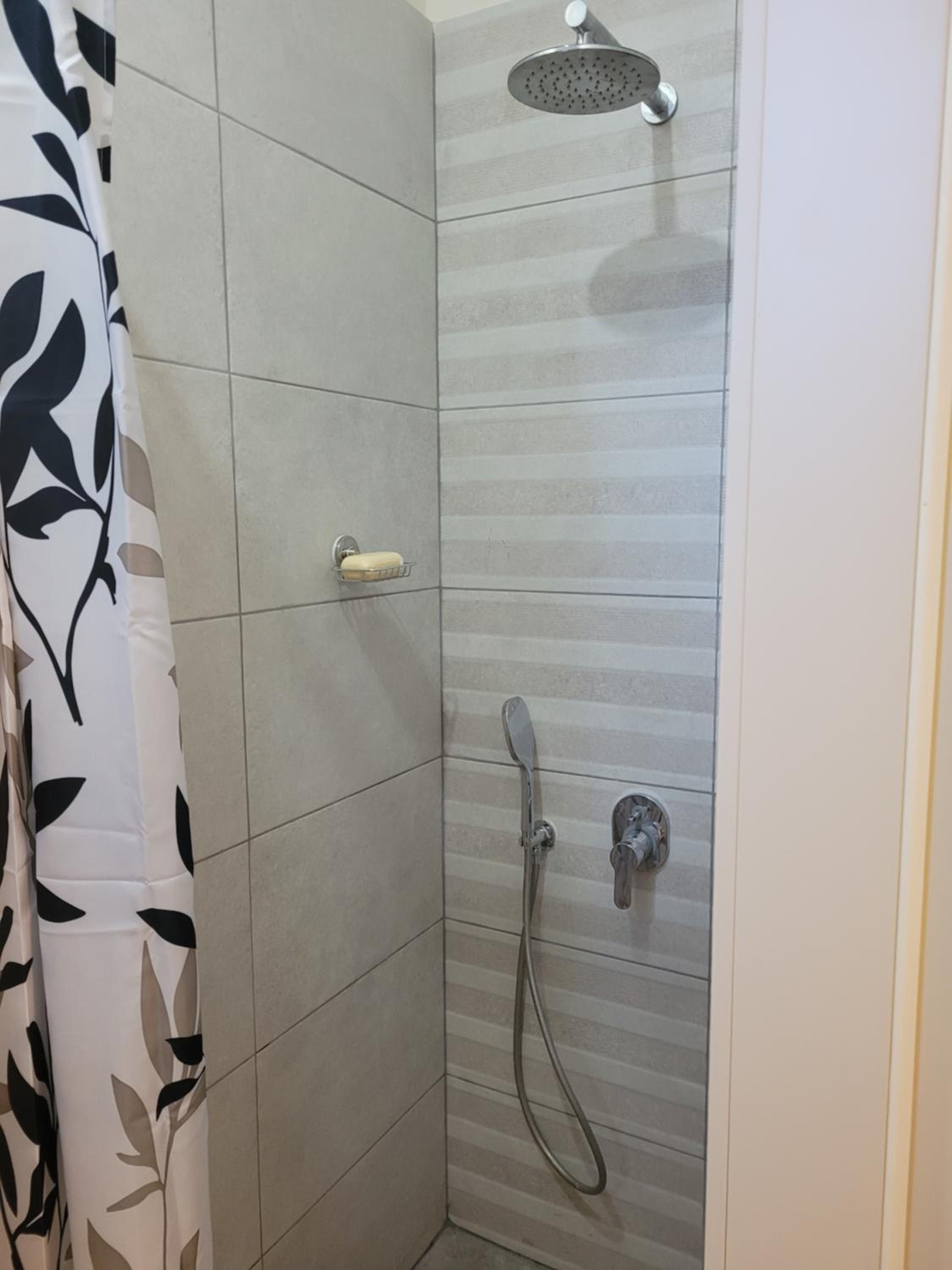 Charming modern country unit for rent view 3