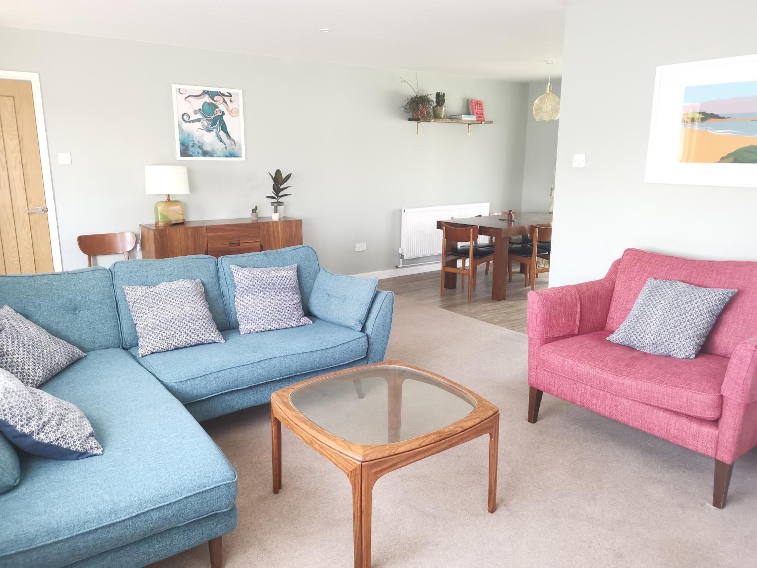Seaside bungalow 5 mins walk to beach and town view 4
