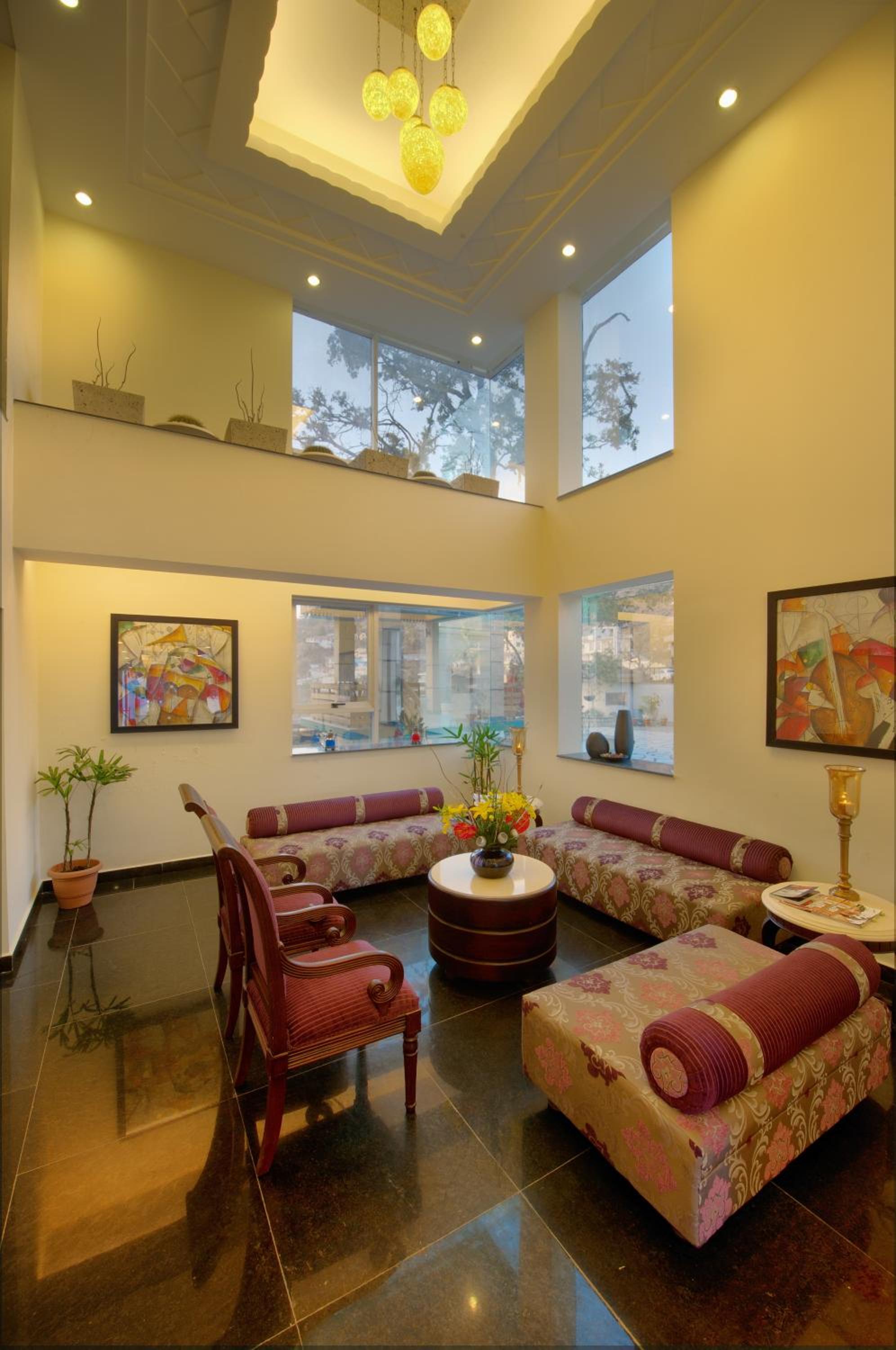Lobby & Reception