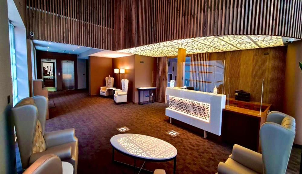 Reception & Lobby