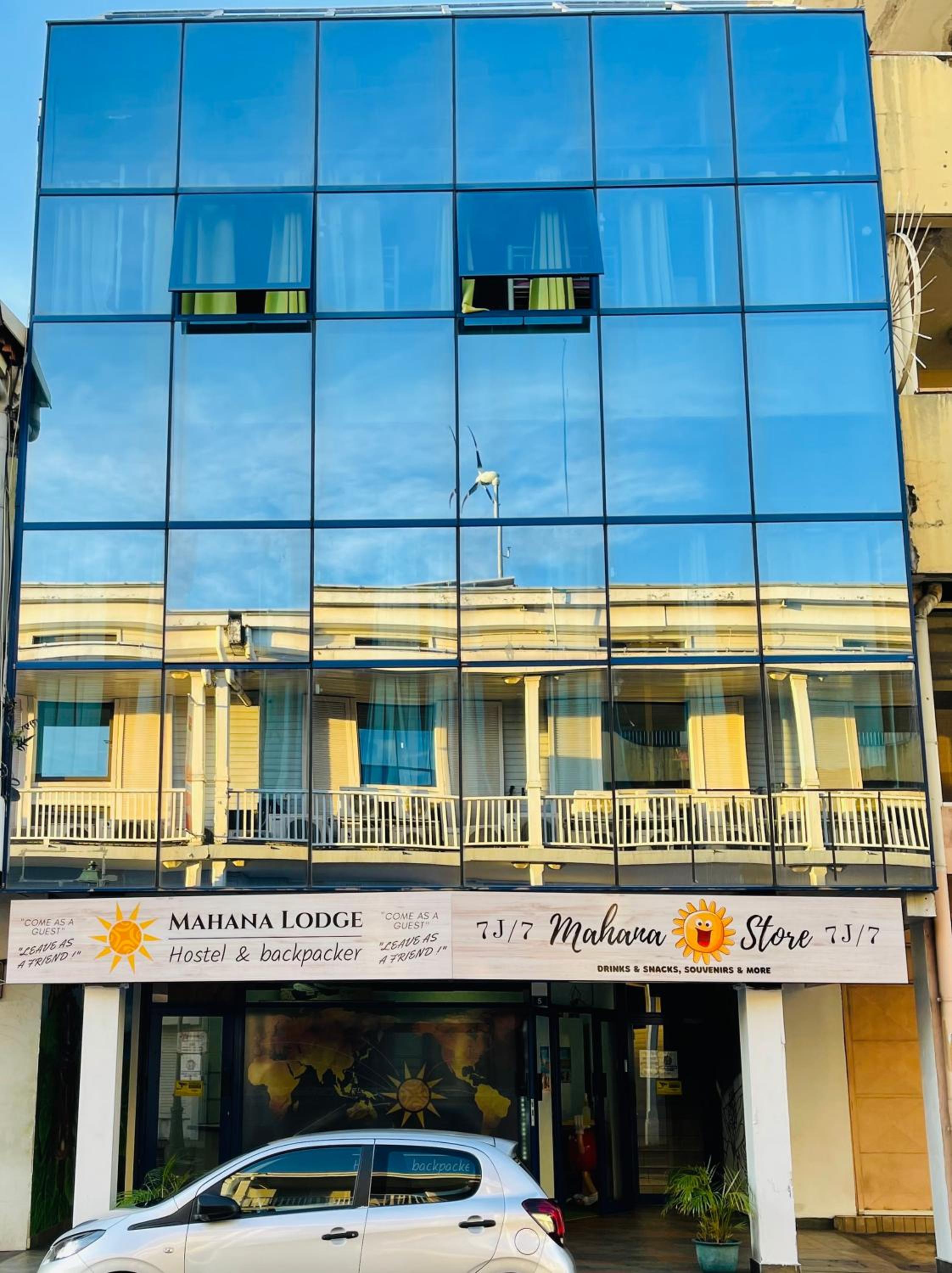 Hotel Mahana Lodge Hostel & Backpacker - Image 1