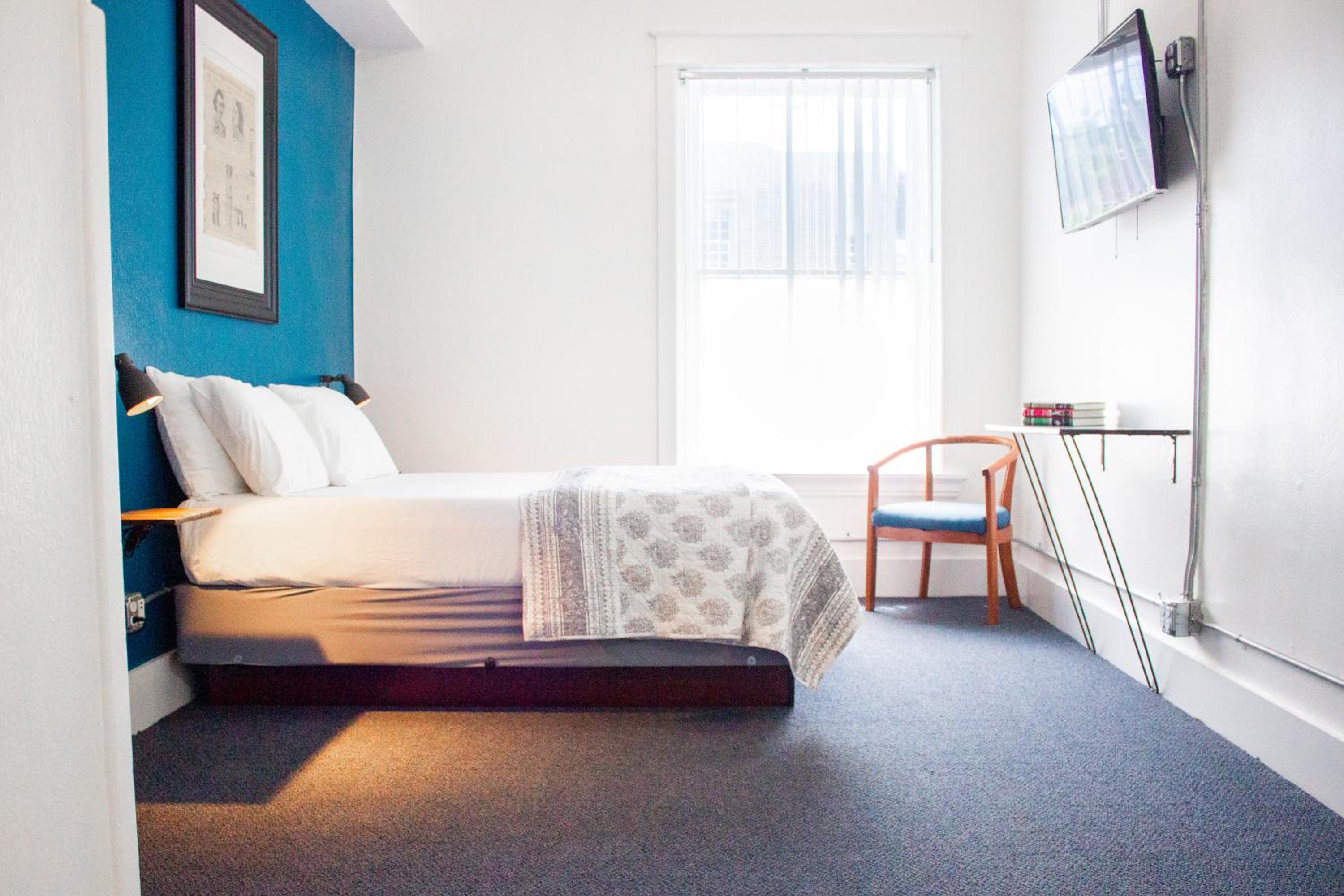 11th Avenue Hostel