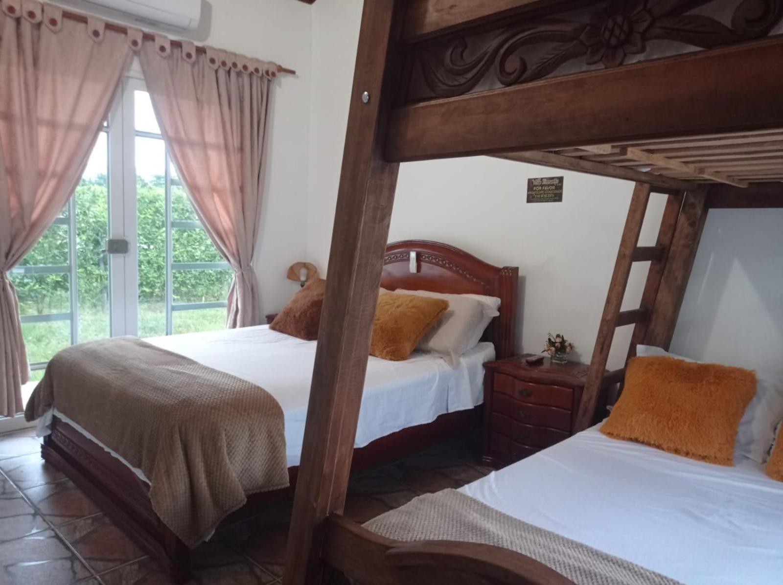 Hermosa Casa de campo grande con aire acon,wifi,piscina,billar !villa ensueño !