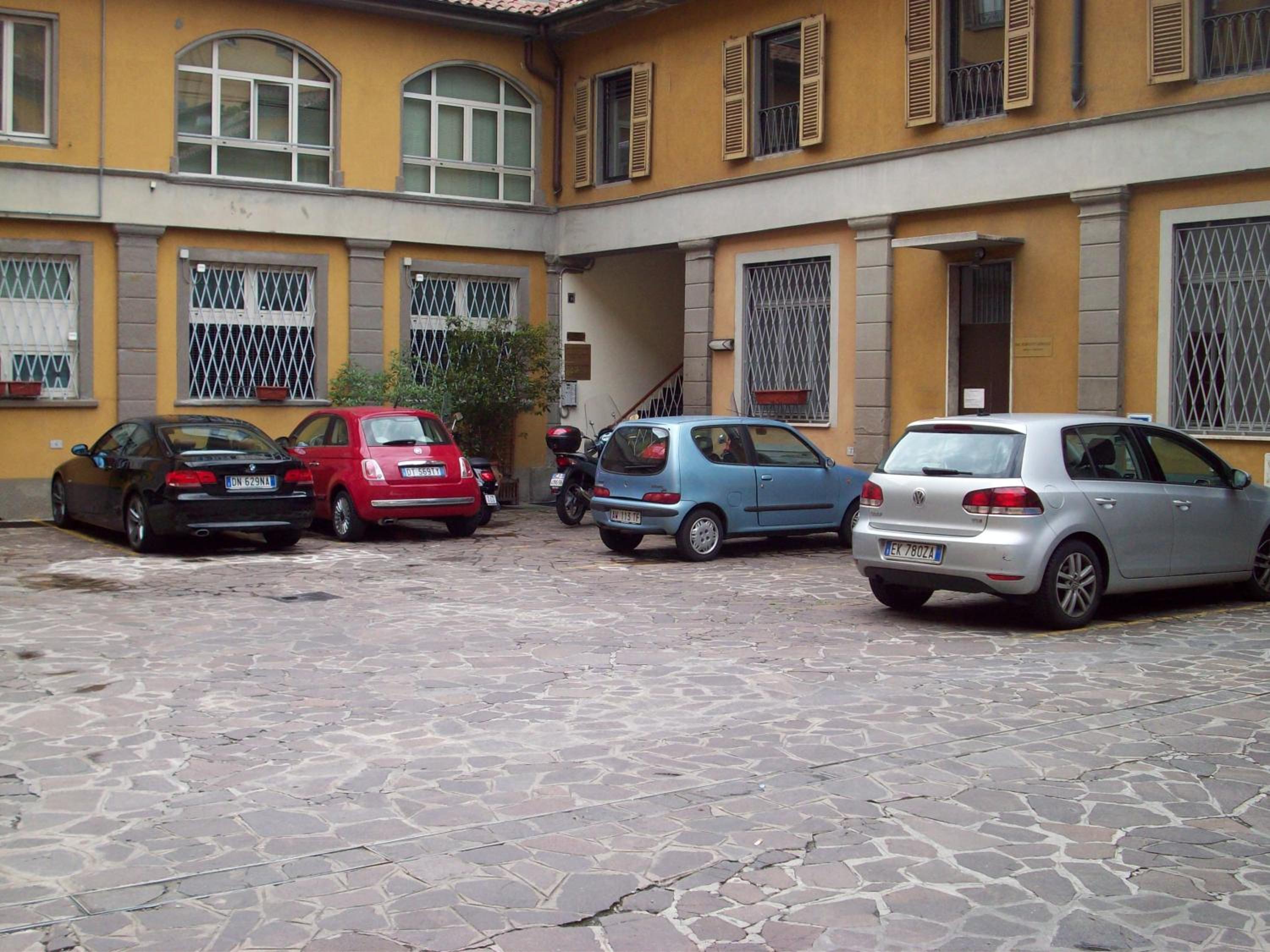 Zaffiro Blu Airport