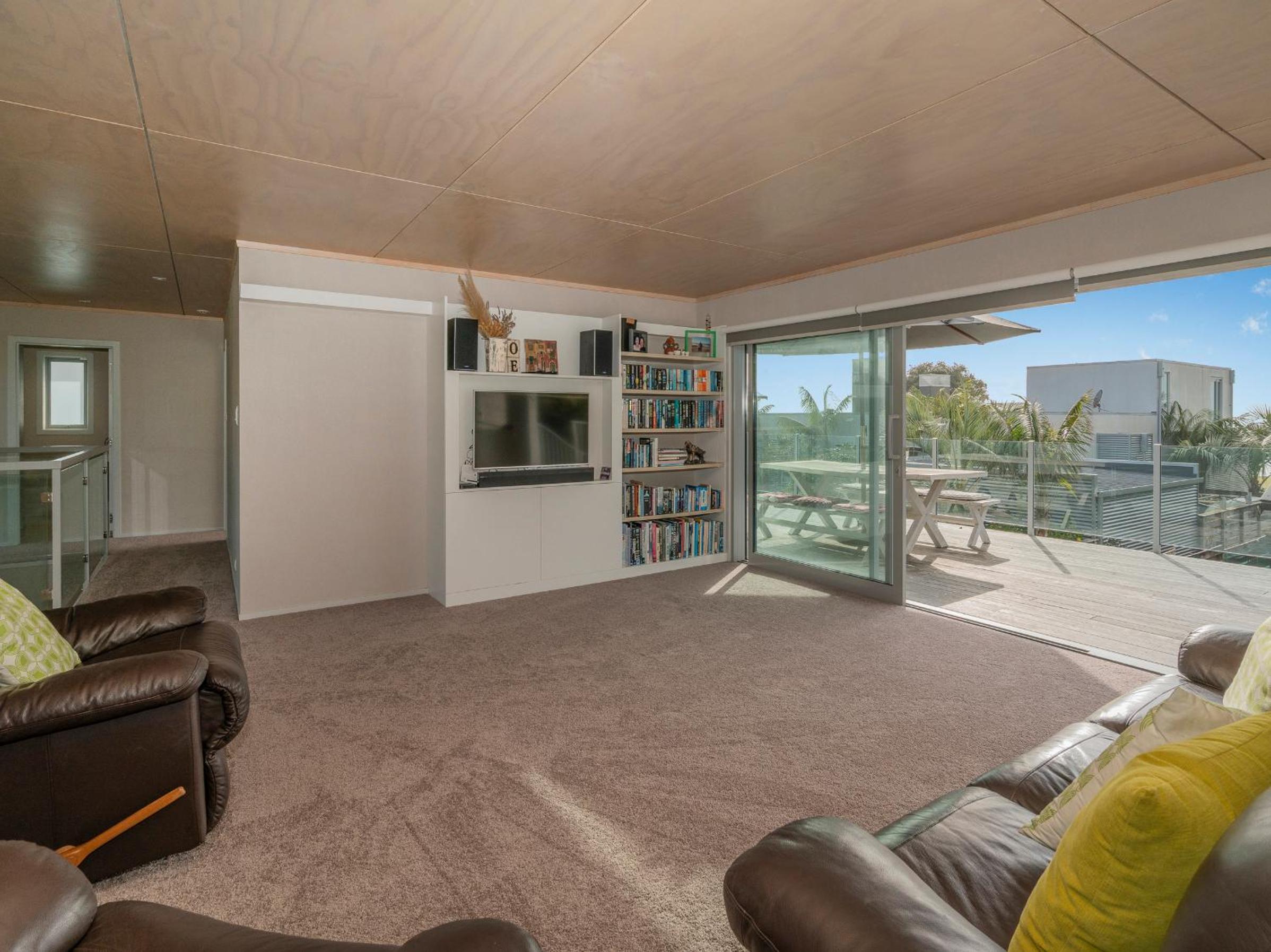 Bonanza Beauty - Pauanui Holiday Home view 2