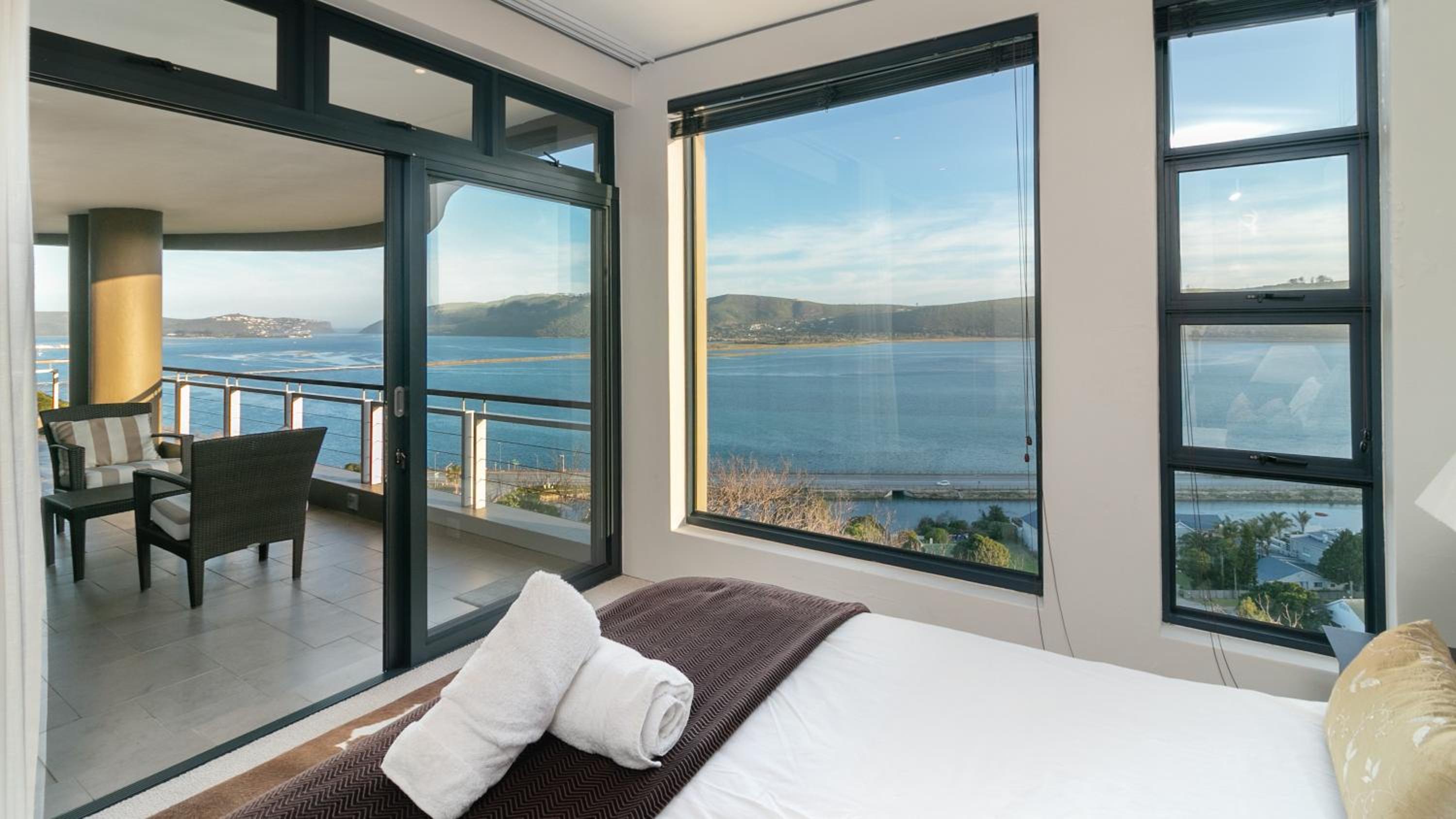 Dazzling View, Knysna - Stunning holiday villa with roof deck & 360° views view 2