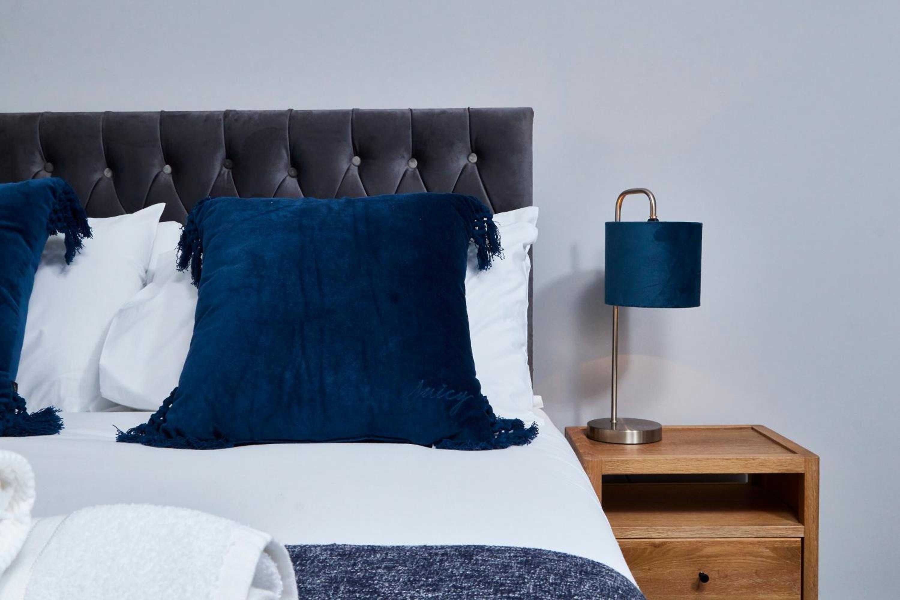 Delven House, Apartment 5 - Self Check-in, Self-Catering Serviced Apartment for East Midlands Airport view 4
