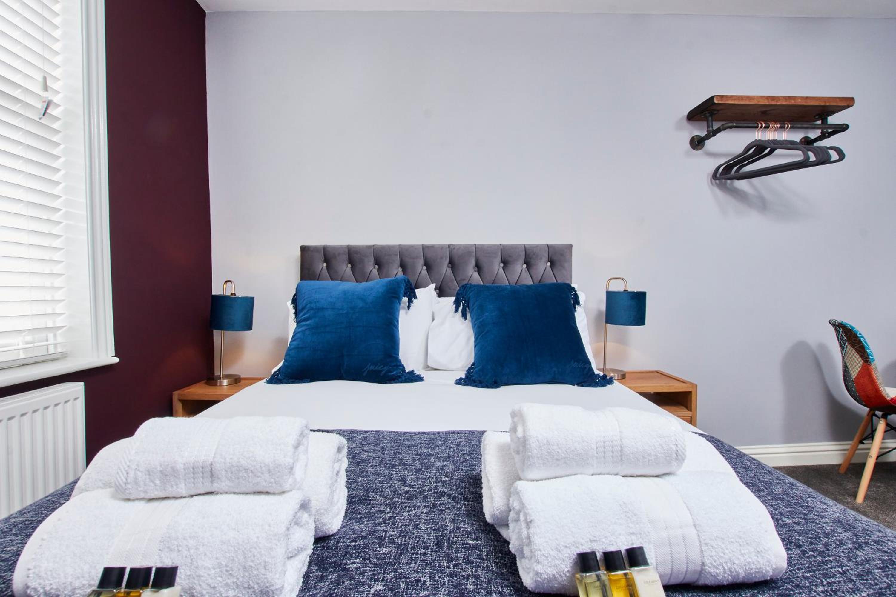 Delven House, Apartment 5 - Self Check-in, Self-Catering Serviced Apartment for East Midlands Airport view 3