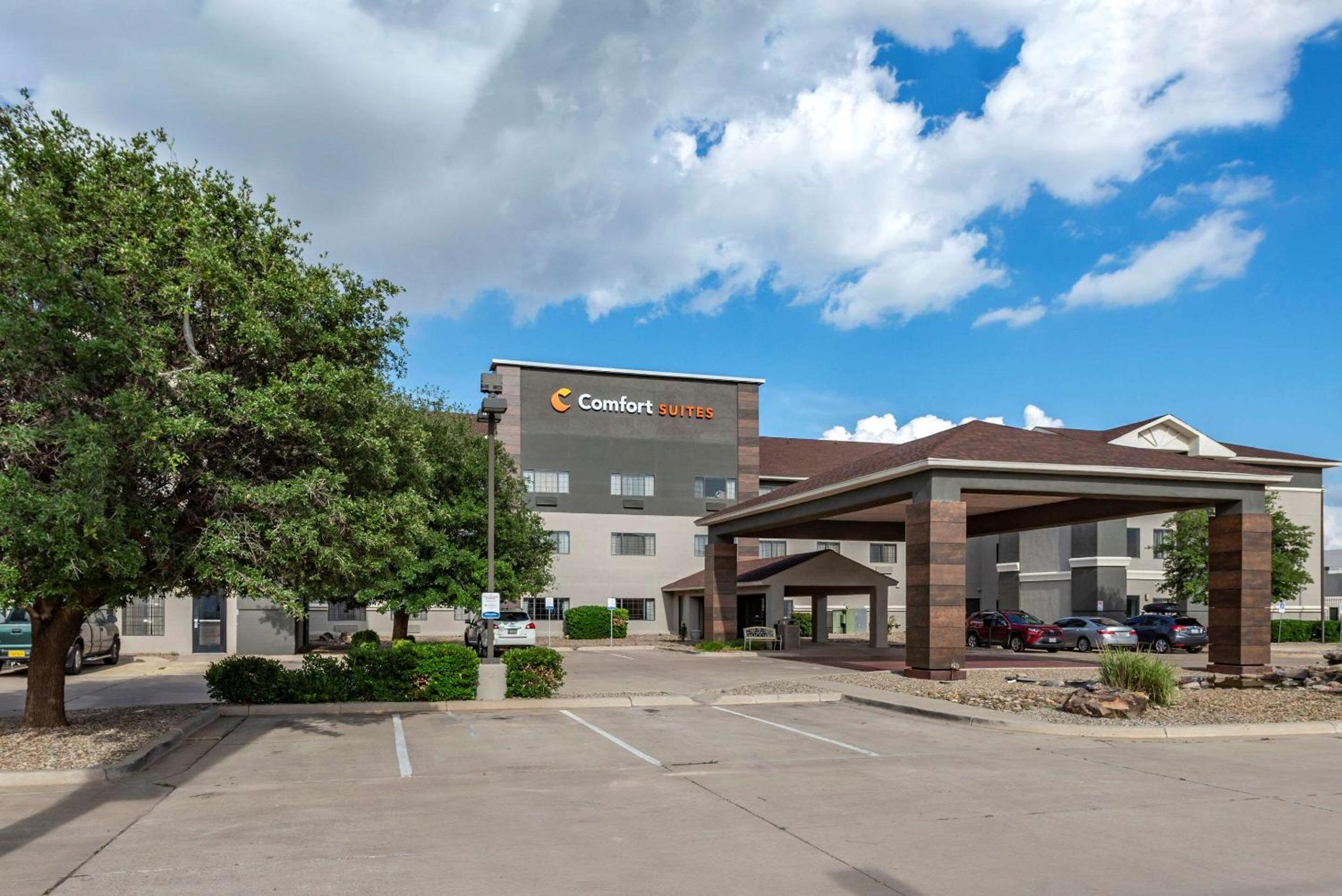 Comfort Suites Clovis North view 3