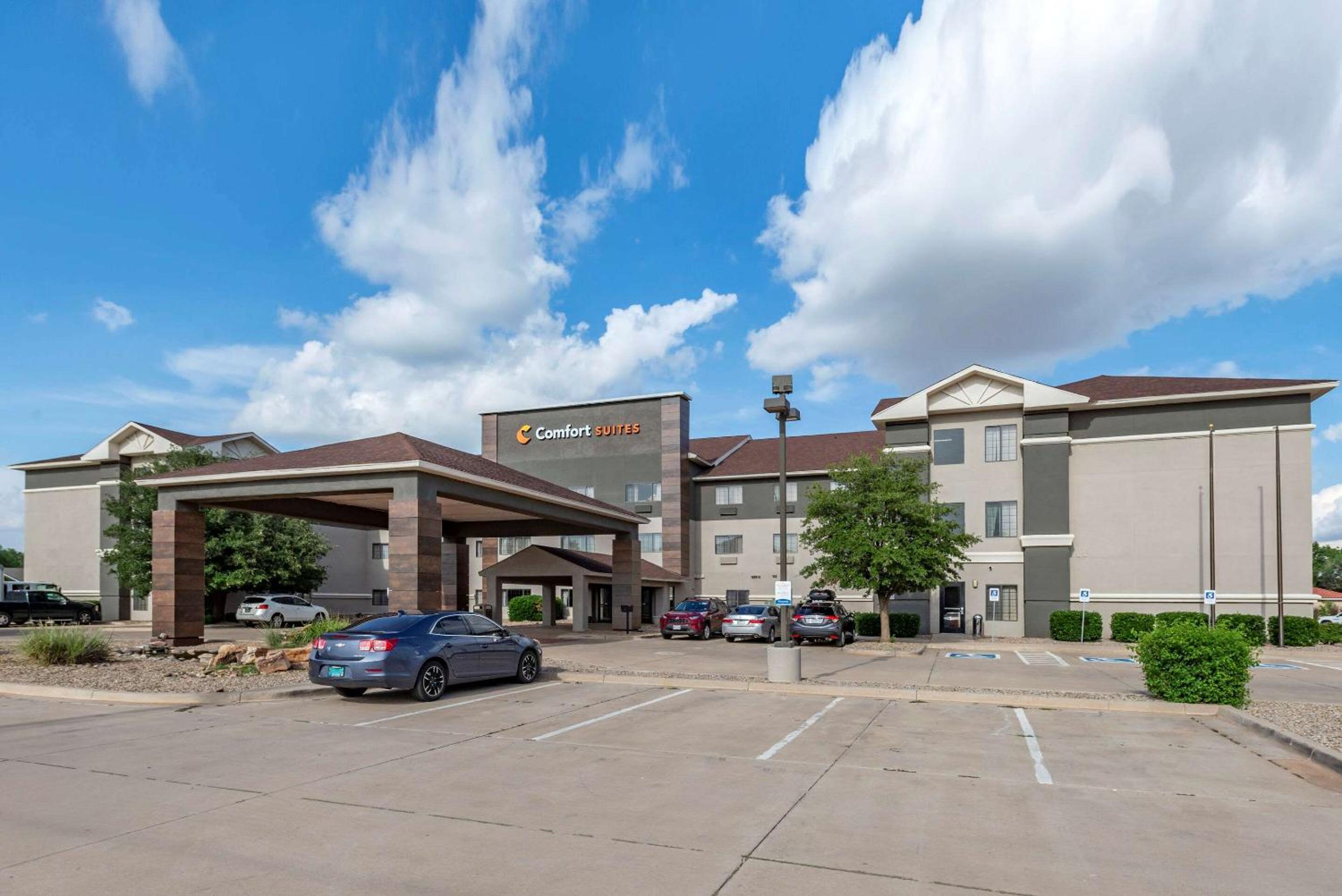 Comfort Suites Clovis North view 2