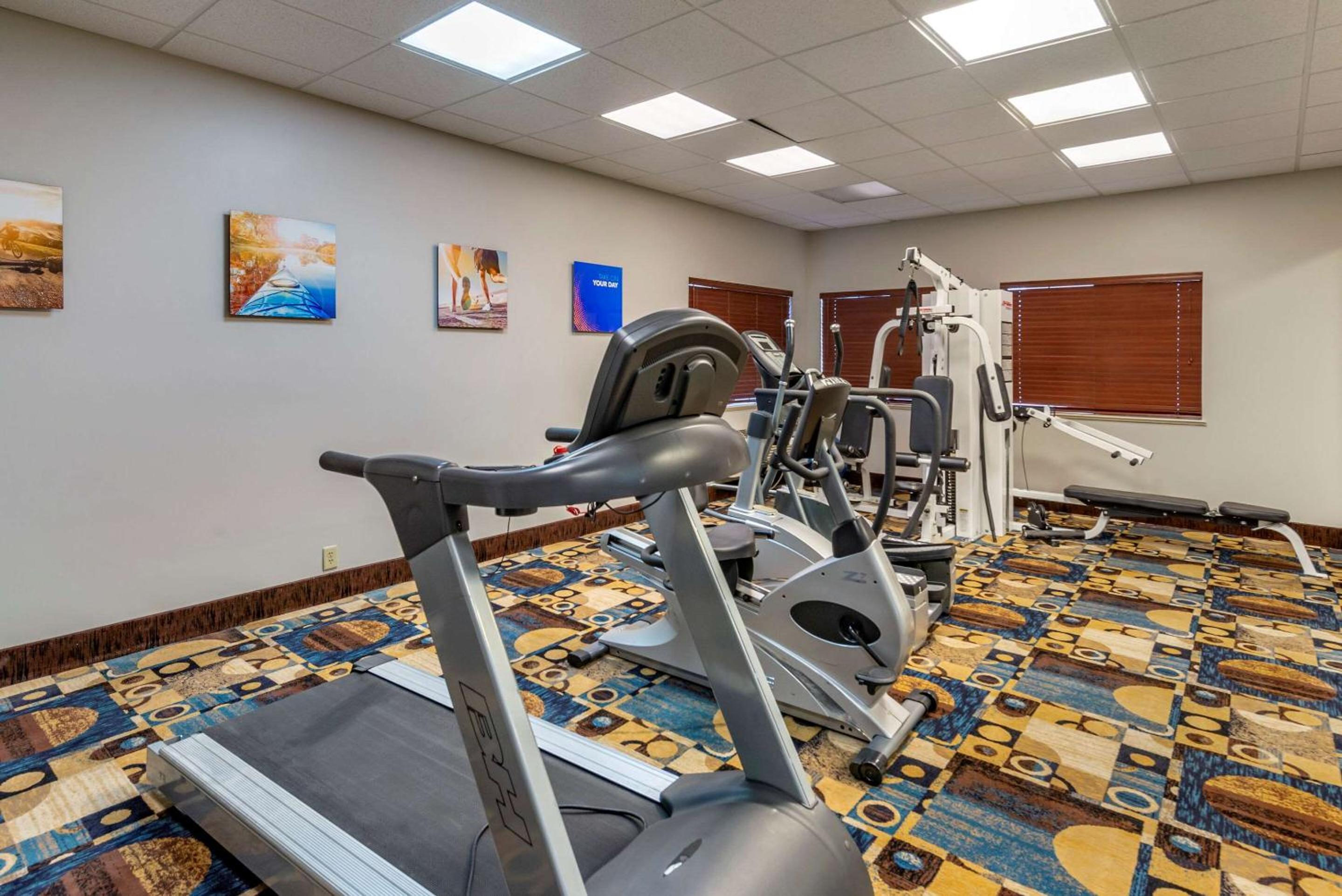 Clovis Vacations - Comfort Suites - Property Image 8