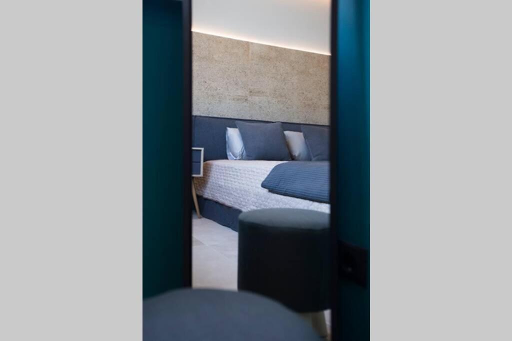 City Center Modern Renovated Apartment photo 5