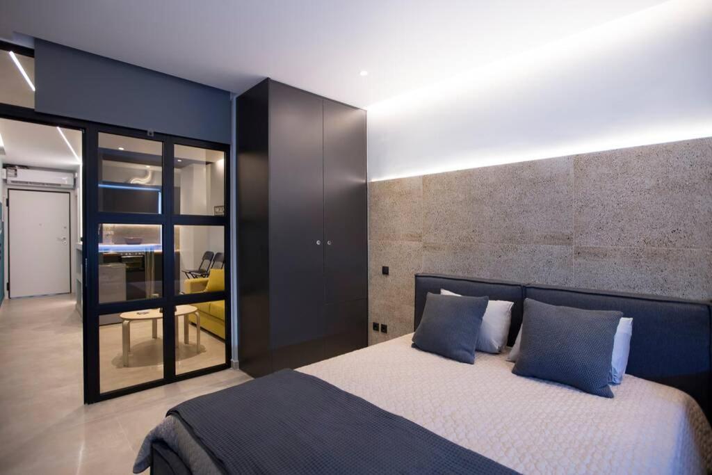 City Center Modern Renovated Apartment photo 2