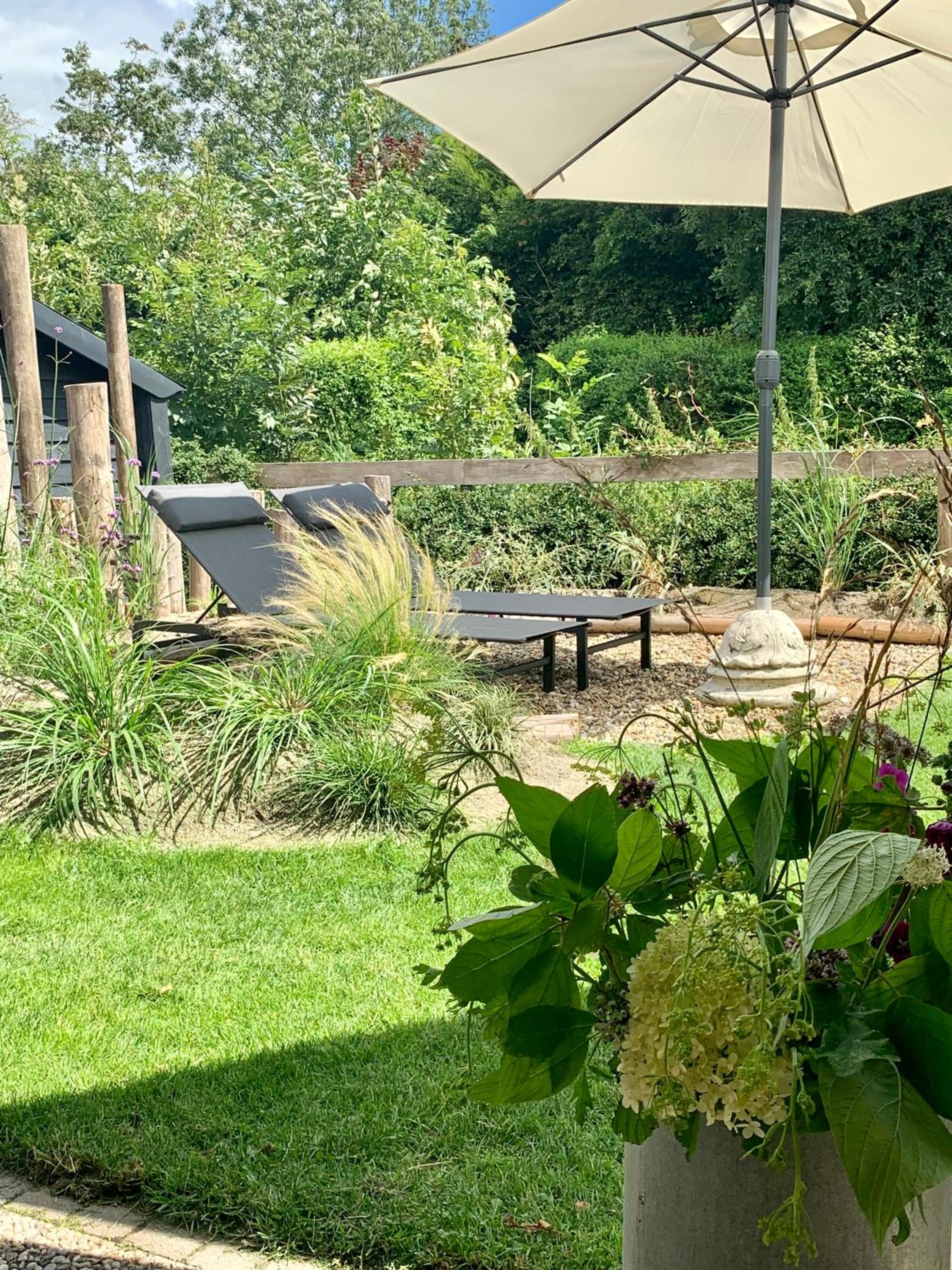 "ZeeLandZon" Holiday home by the lake with Jacuzzi and Sauna view 5