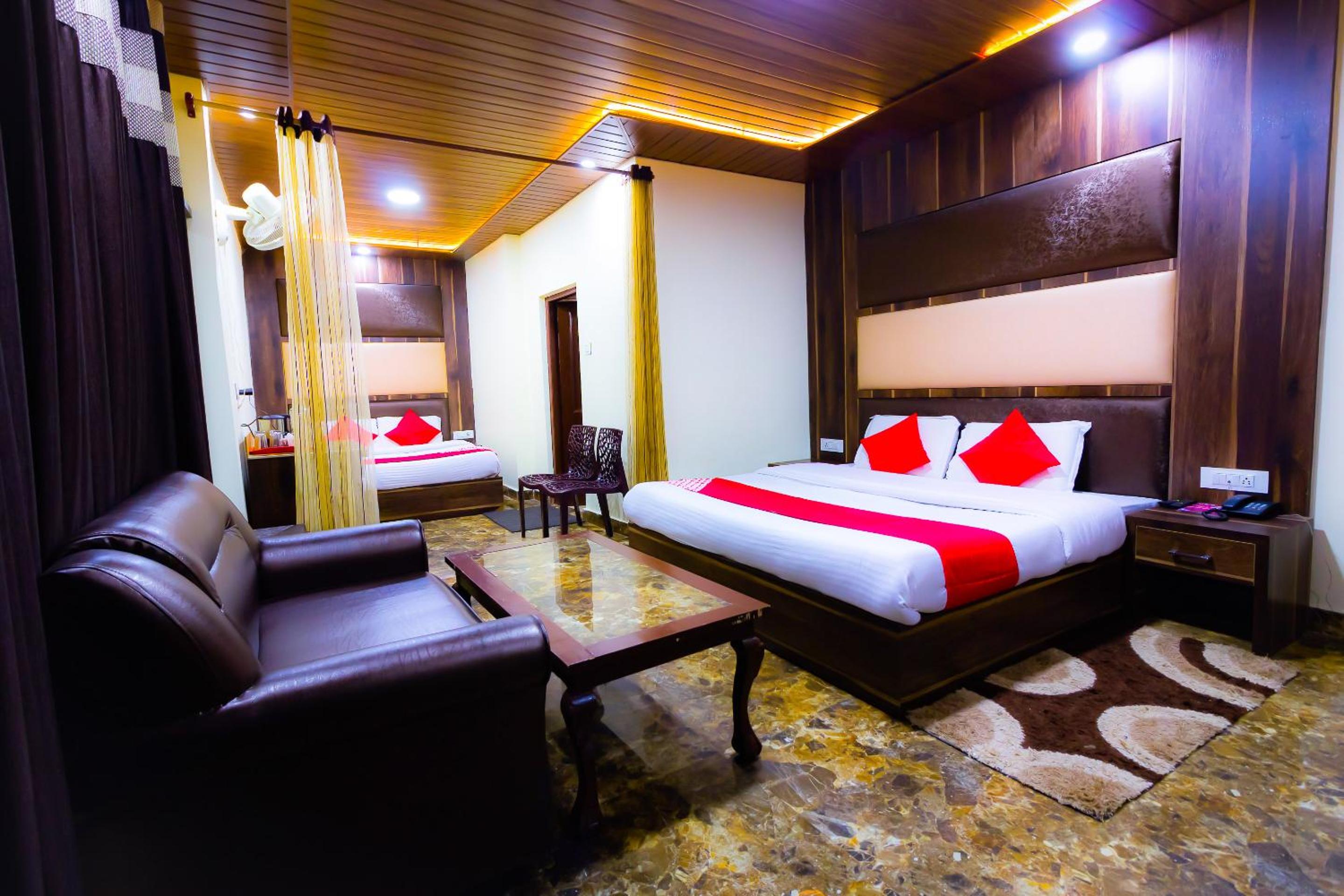 Hotel Himdhara, Near Mall Road Dalhousie
