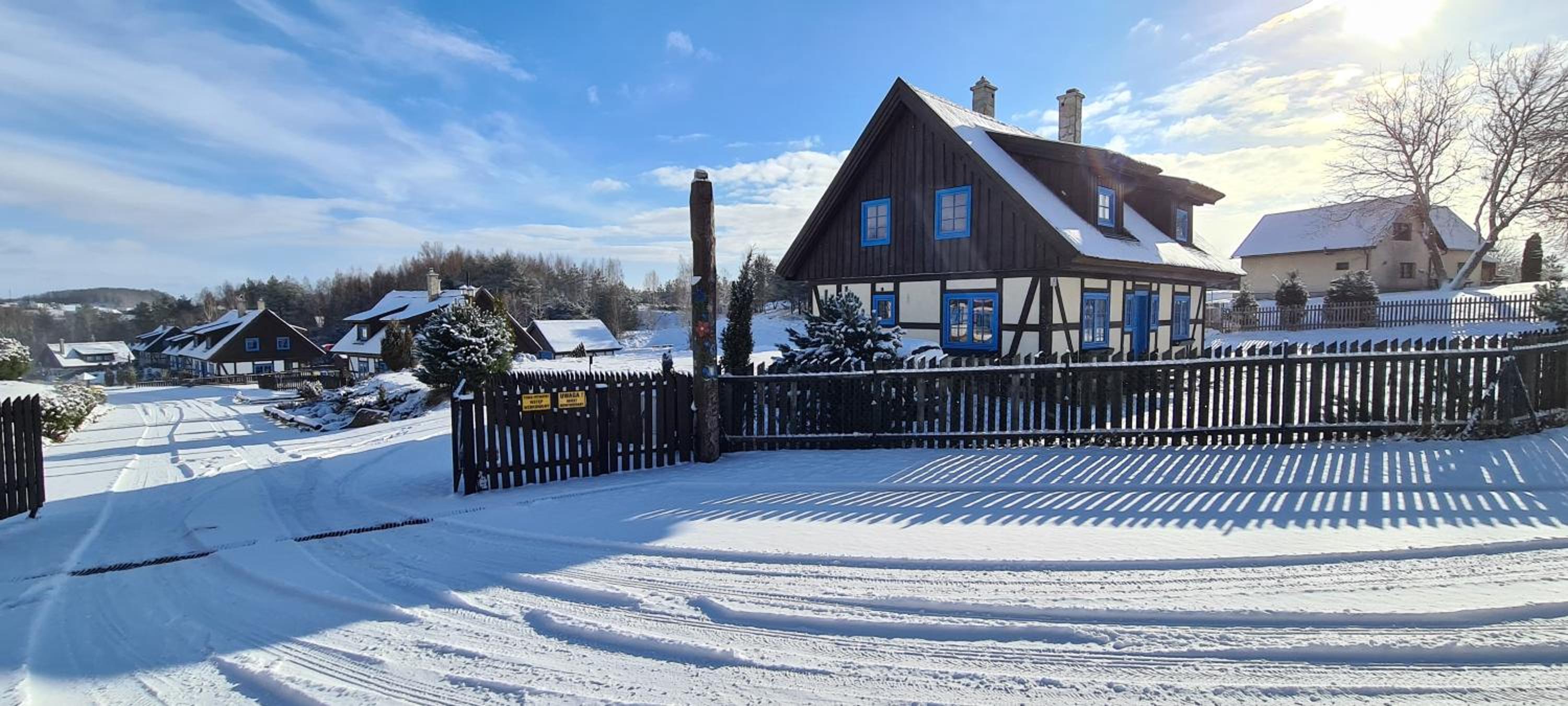 Kaszuby, dom kaszubski nad jeziorem Danielowa Dolina view 3