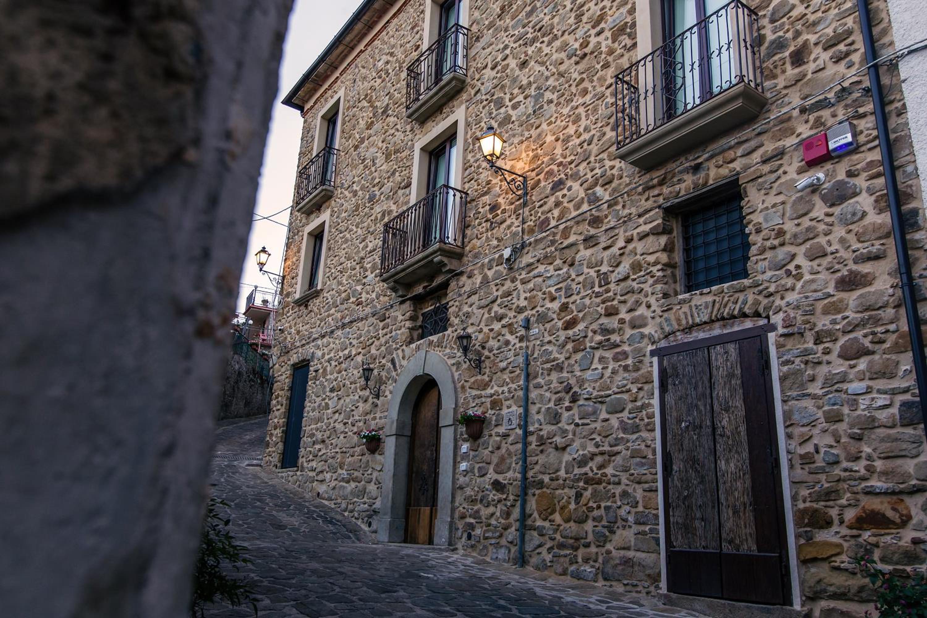 Palazzo Cantarella Stella Cilento view 3