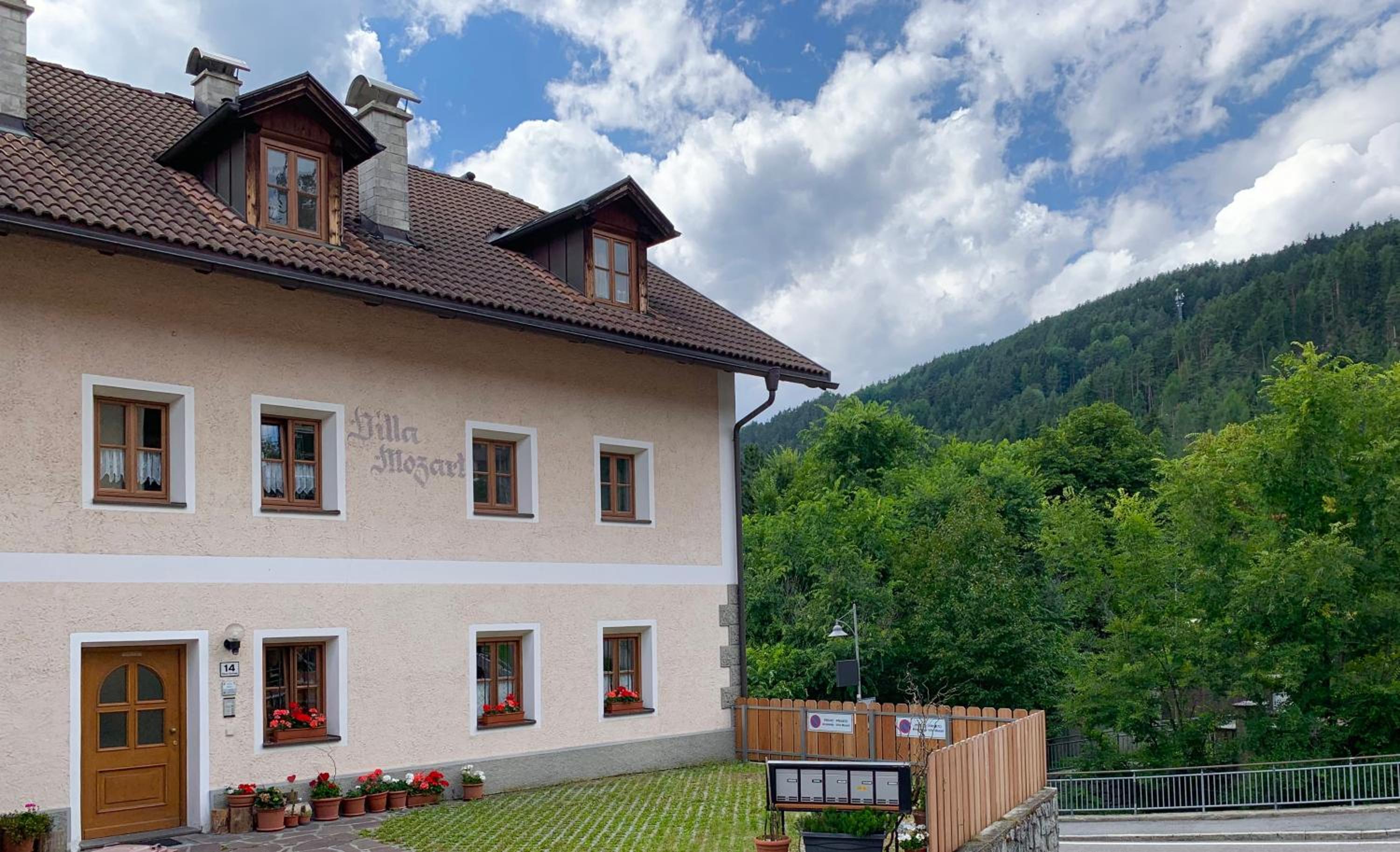 Chaletapartement Ambiente Villa Mozart mit Sauna view 4