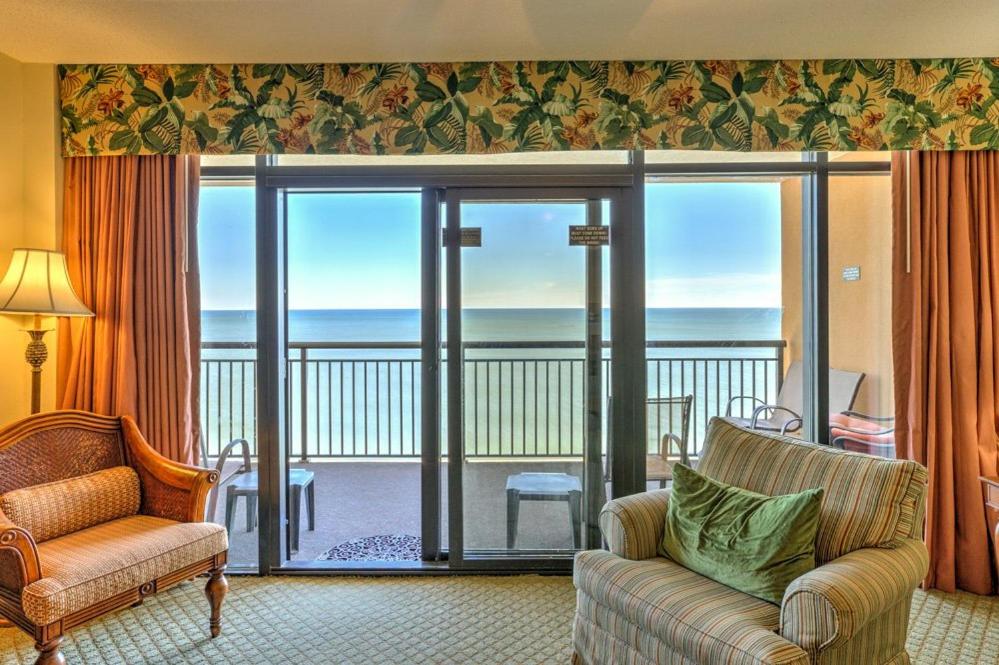 Custom decor,oceanfront and spacious onsite restaurant pools pool bar Sleeps 10 view 2