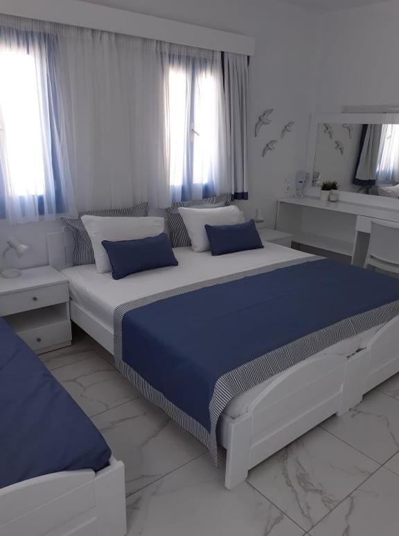 Blue and White Studios & Apartments