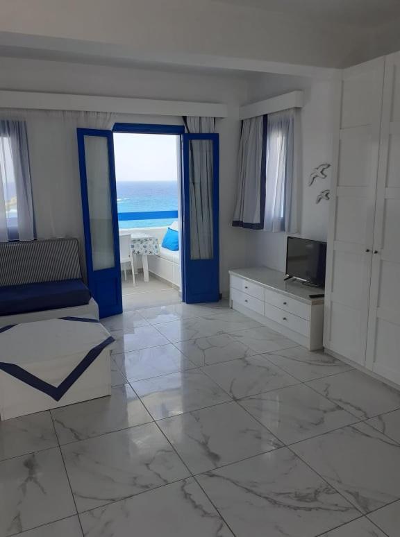 Blue and White Studios & Apartments