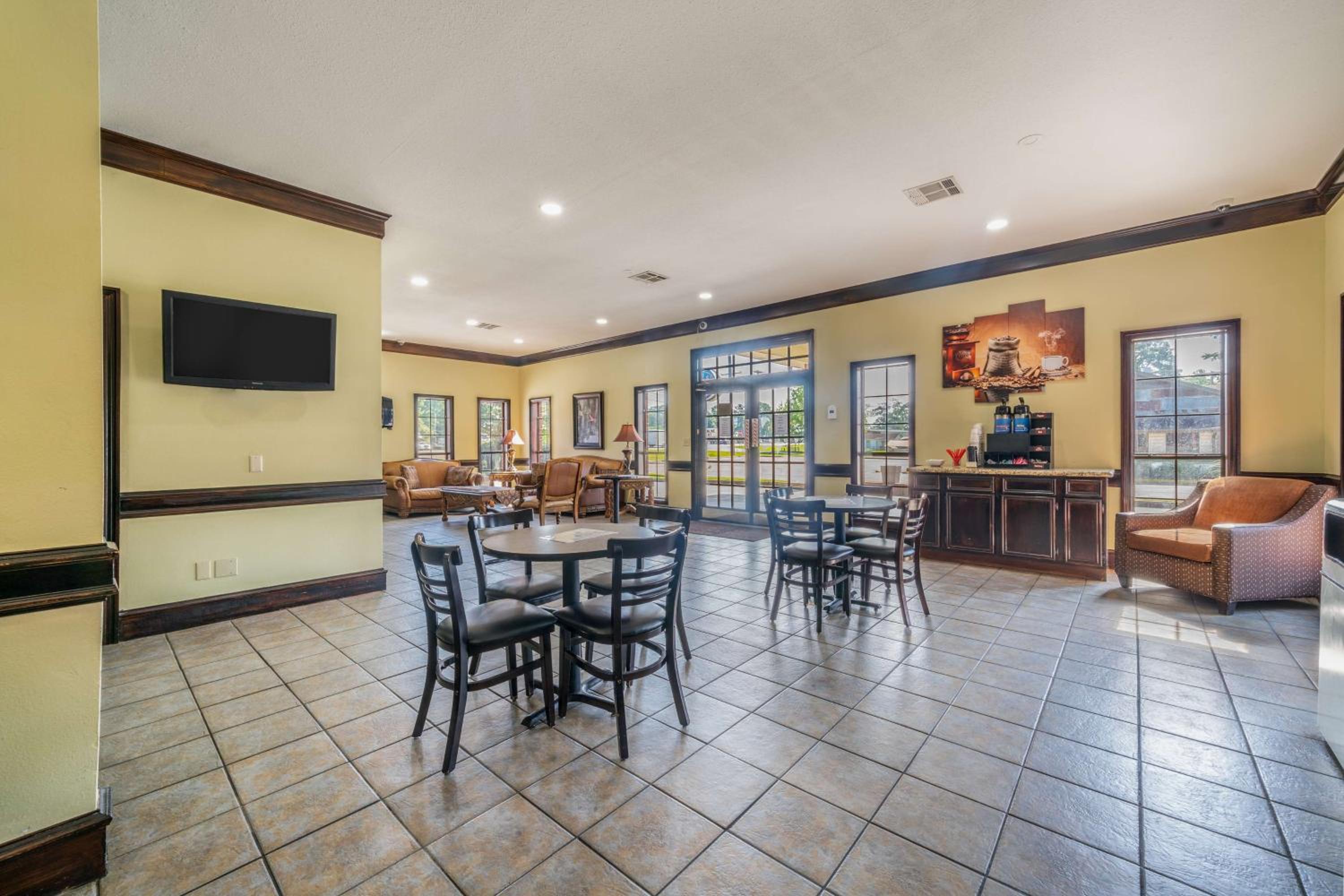 Jasper Vacations - Best Western Inn of Jasper - Property Image 3