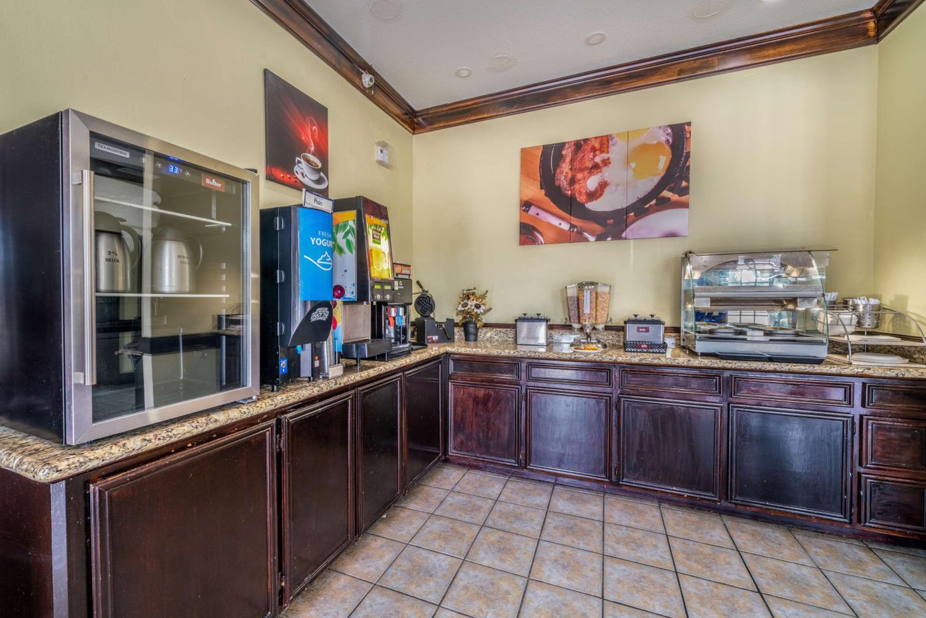 Jasper Vacations - Best Western Inn of Jasper - Property Image 2
