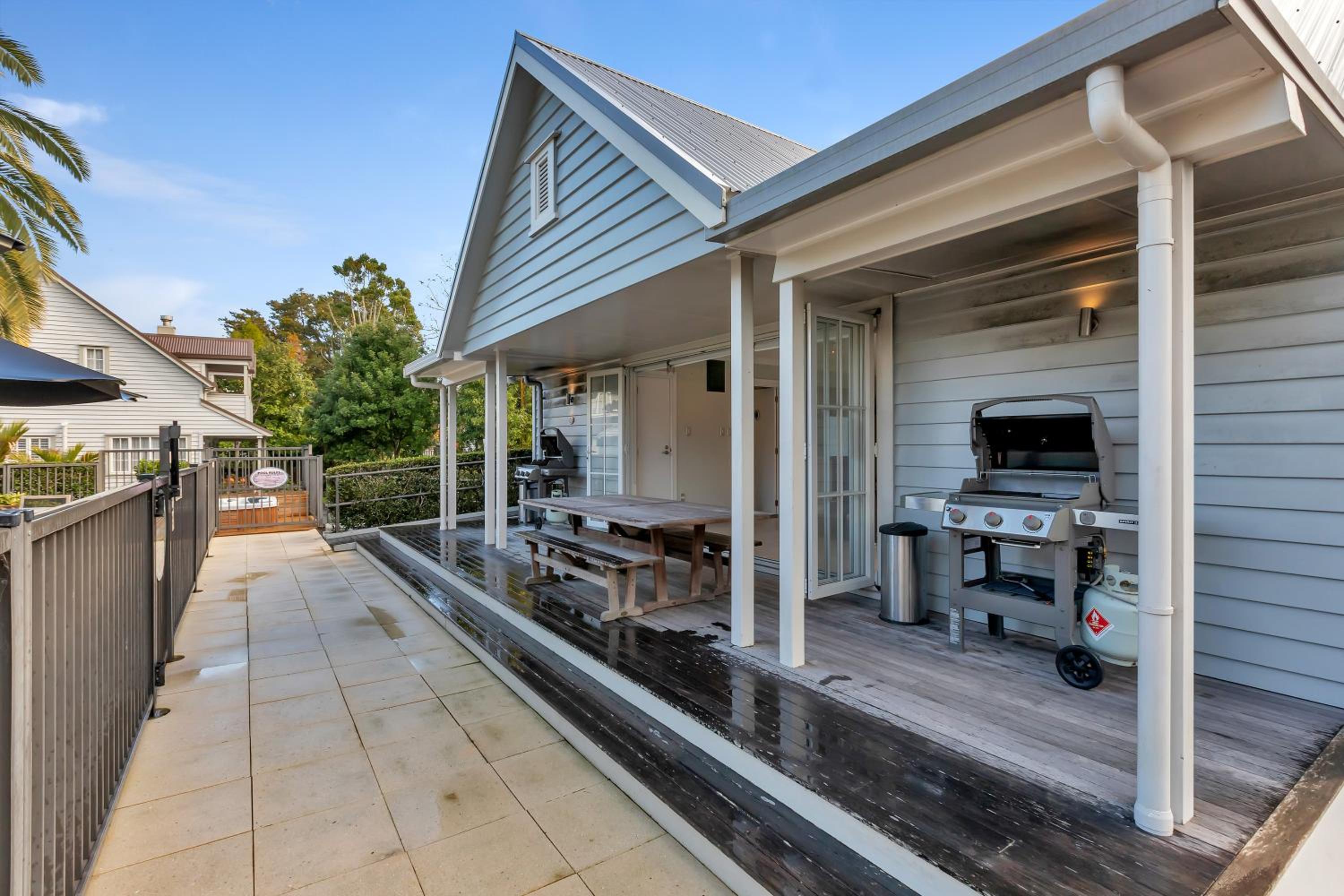 Russell Cottages - Russell Holiday Home