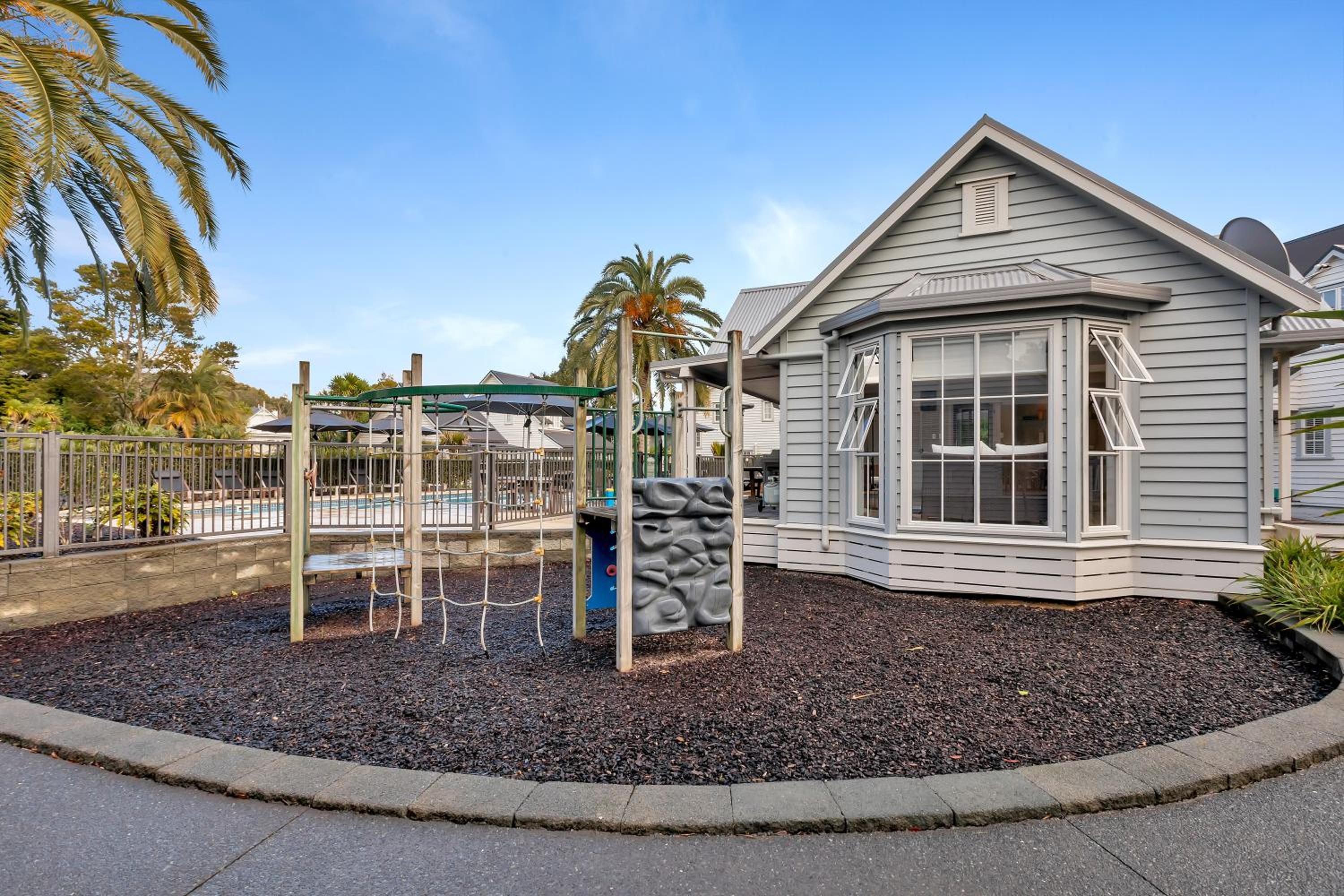 Russell Cottages - Russell Holiday Home